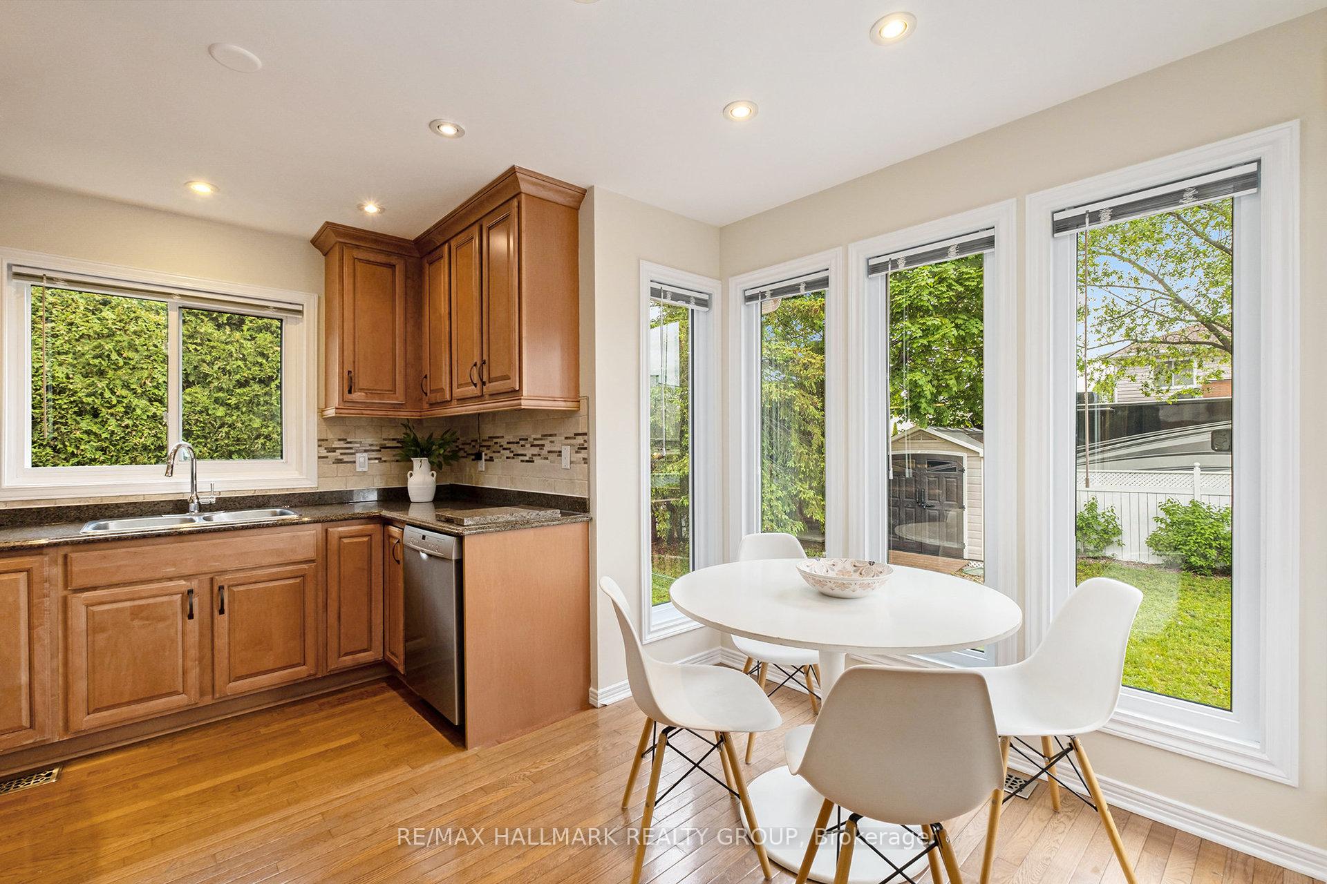 Photo 13 of 16 Filion Crescent, Ottawa, Kanata - Bridlewood — HOMEH