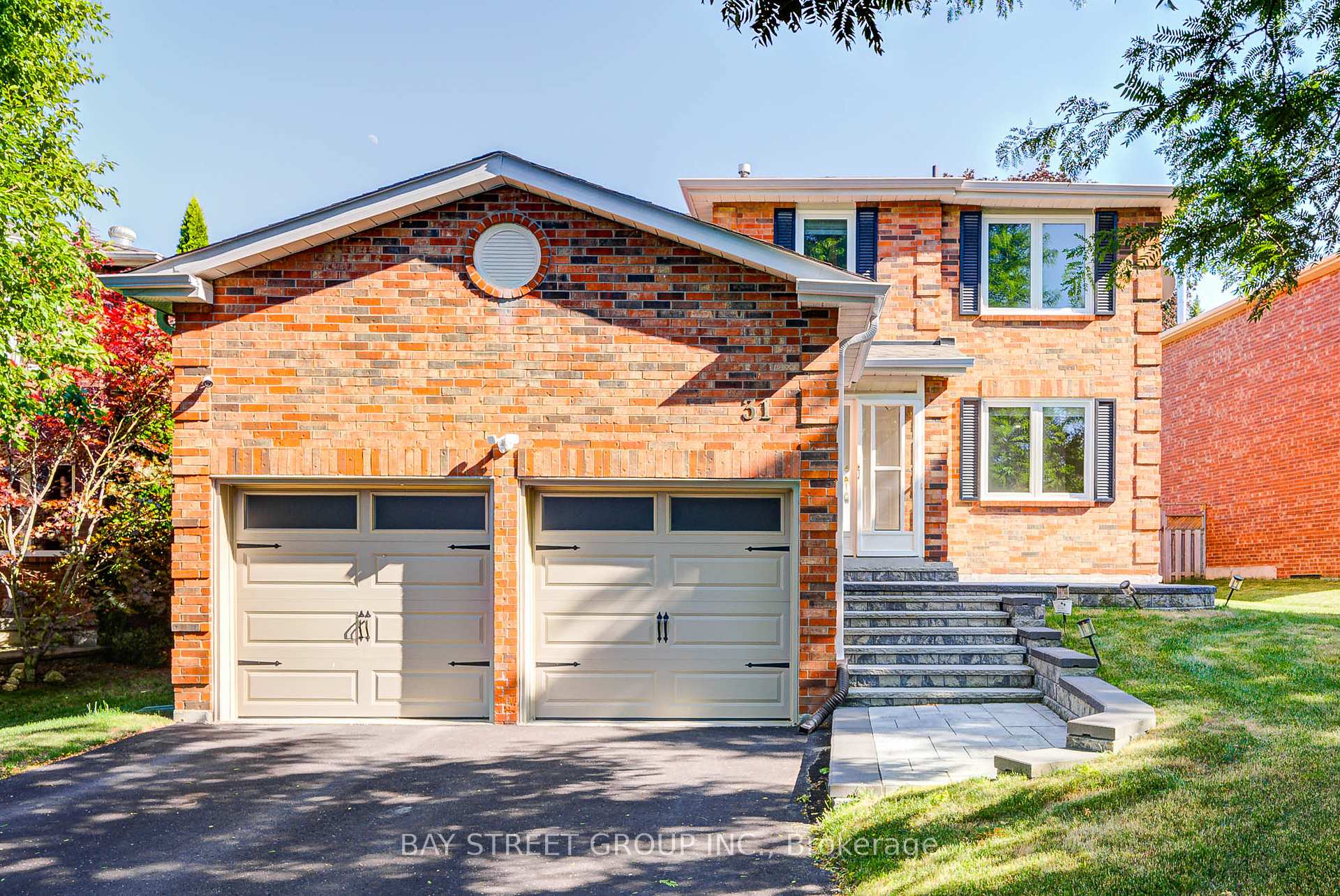 Photo 2 of 31 Lancashire Road, Markham, Unionville — HOMEH