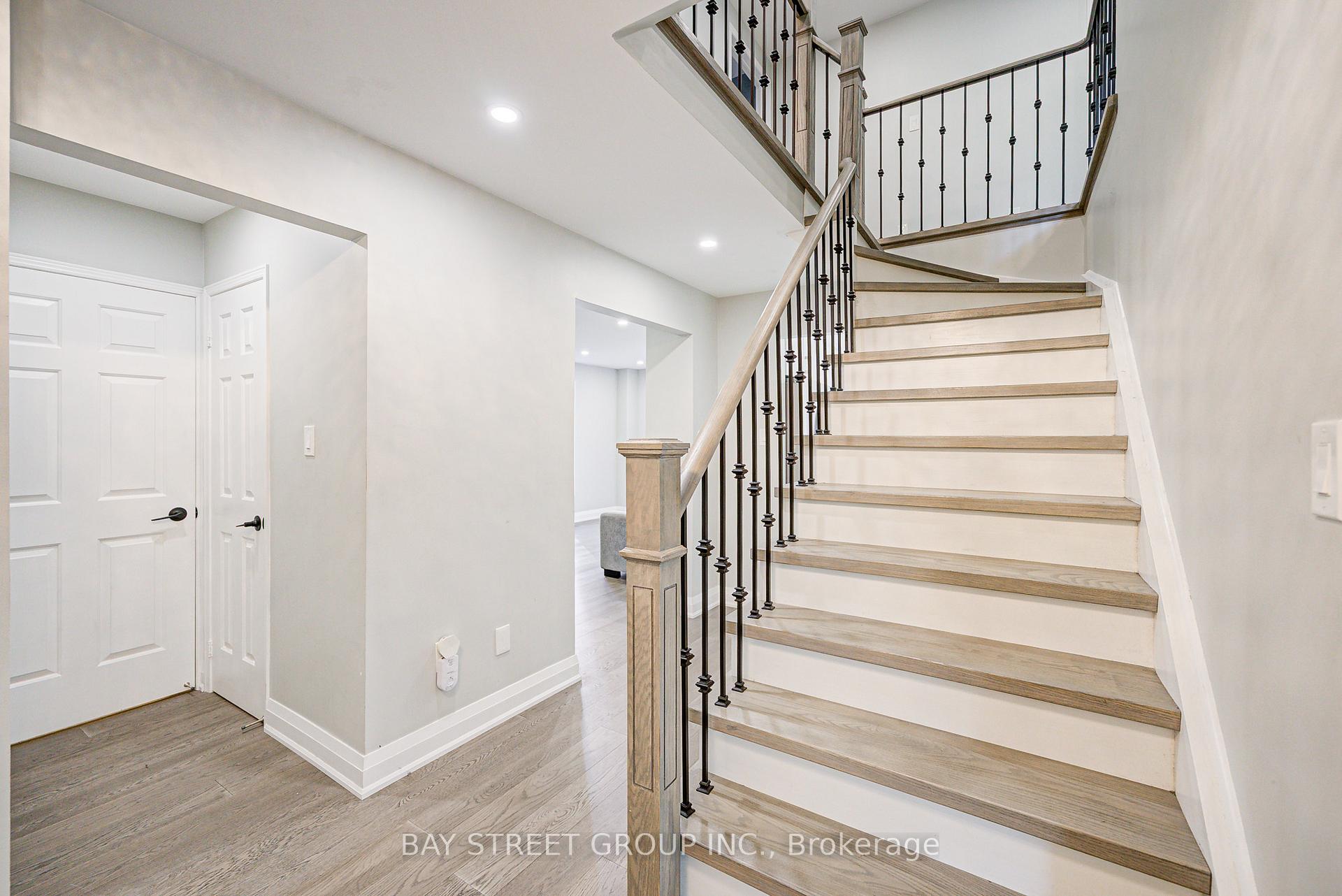 Photo 6 of 31 Lancashire Road, Markham, Unionville — HOMEH