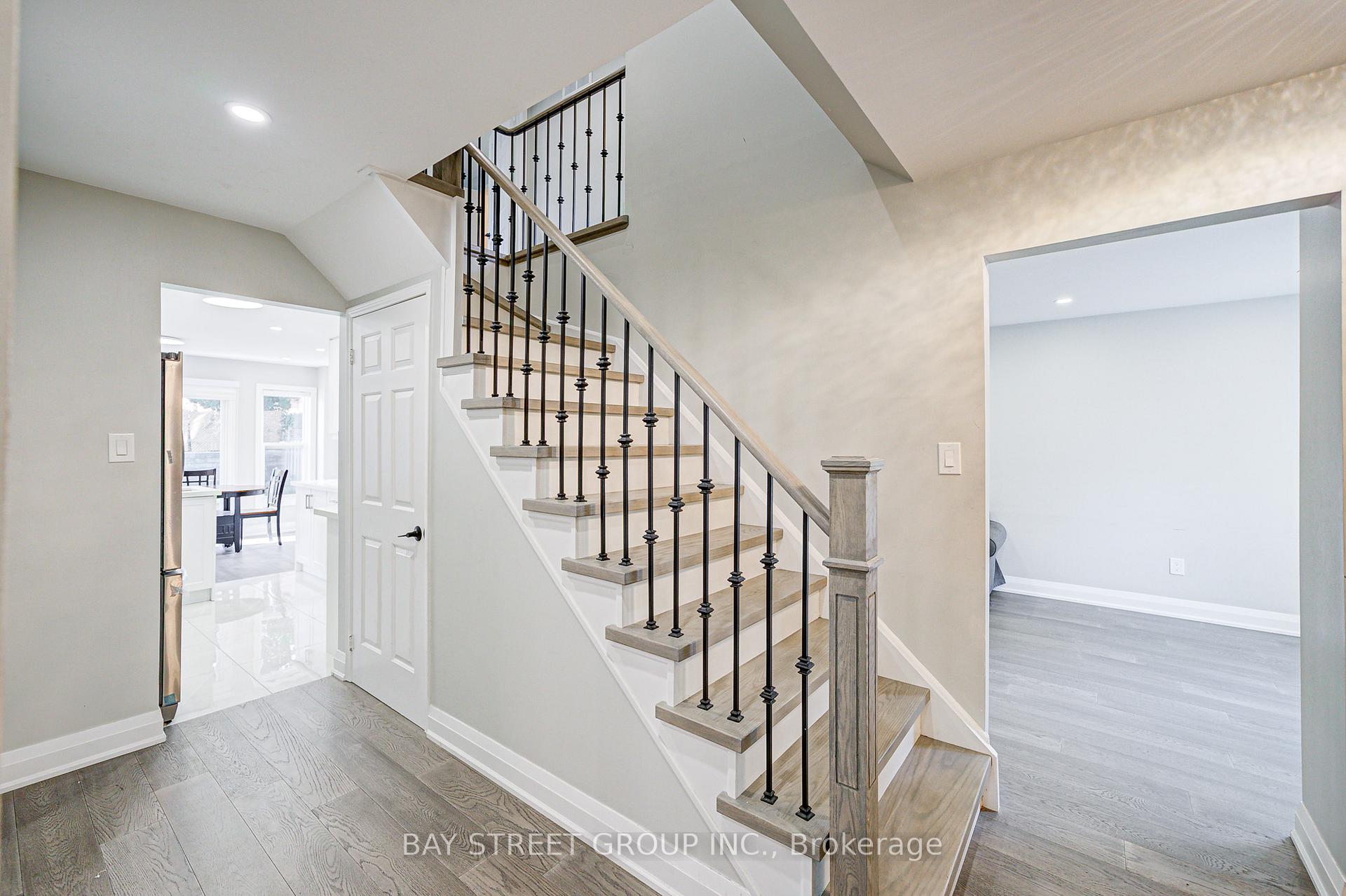 Photo 7 of 31 Lancashire Road, Markham, Unionville — HOMEH