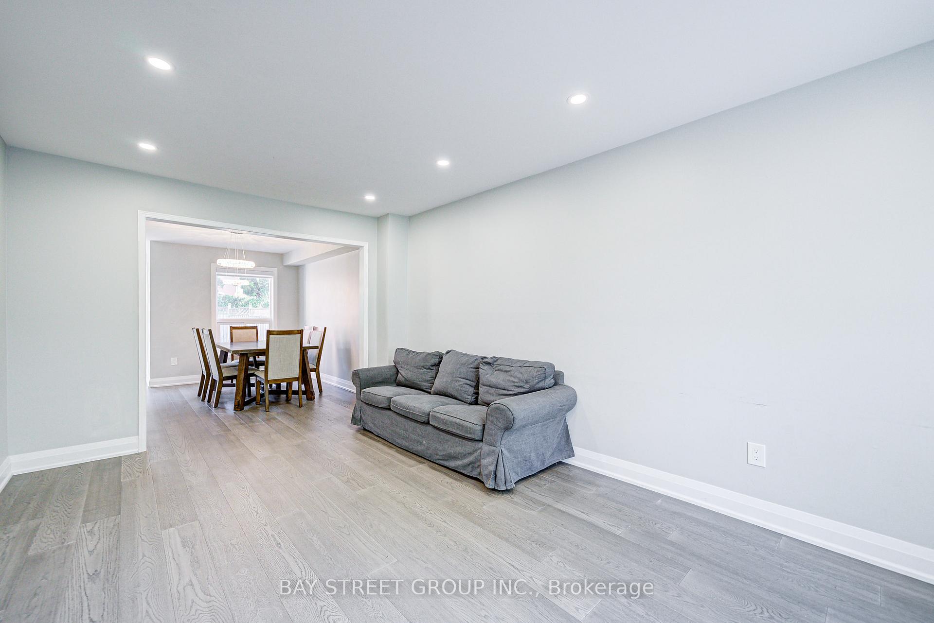 Photo 8 of 31 Lancashire Road, Markham, Unionville — HOMEH