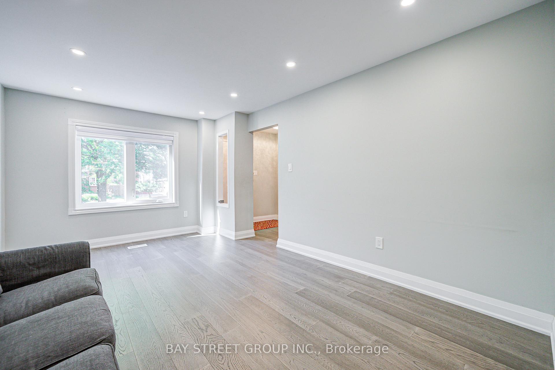 Photo 11 of 31 Lancashire Road, Markham, Unionville — HOMEH