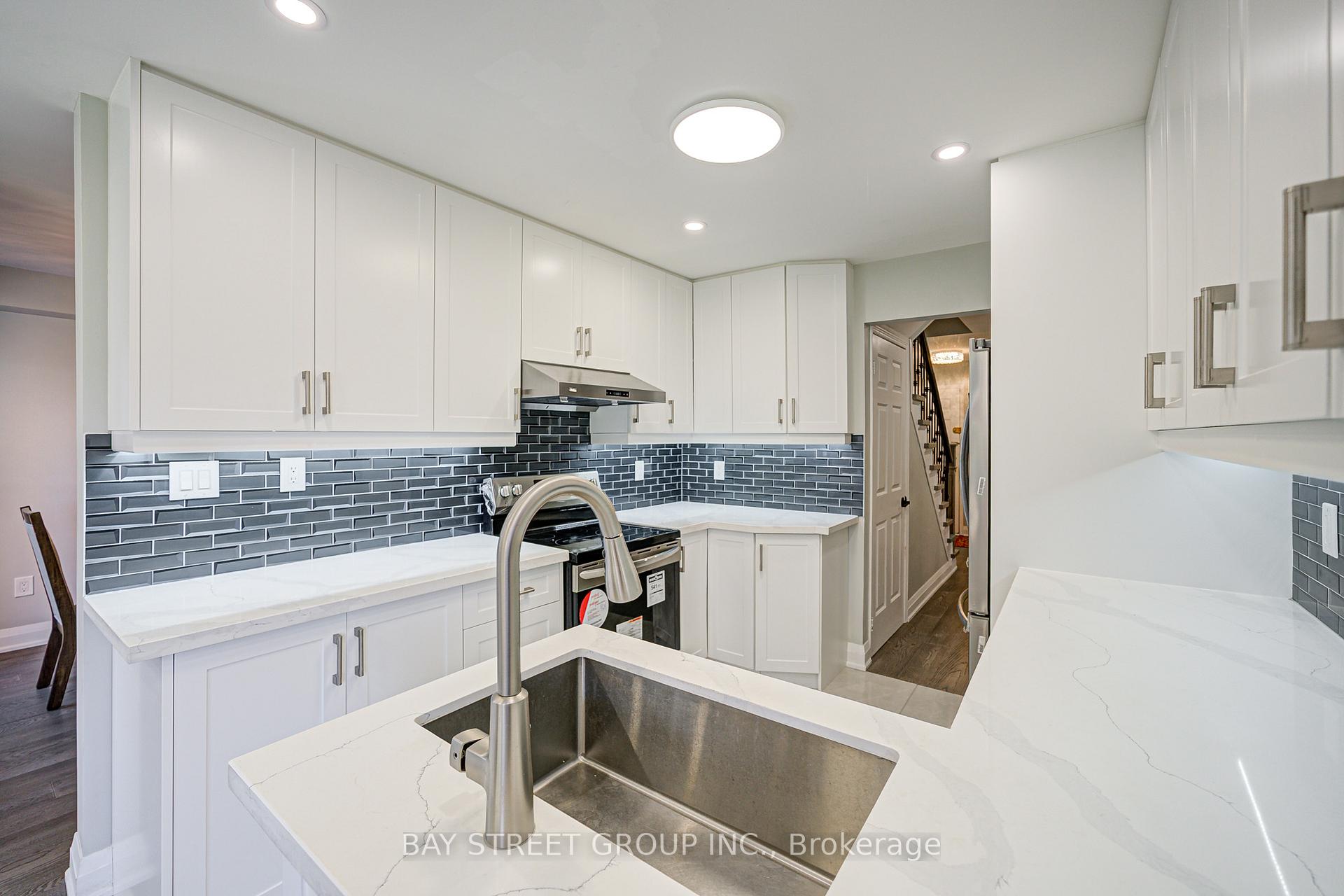 Photo 16 of 31 Lancashire Road, Markham, Unionville — HOMEH