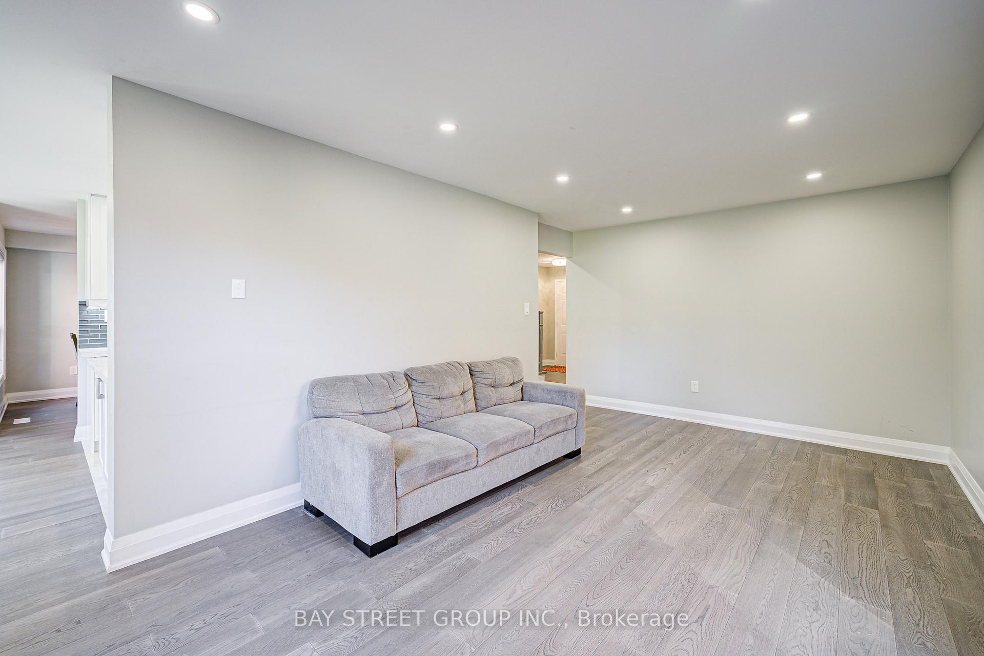 Photo 23 of 31 Lancashire Road, Markham, Unionville — HOMEH