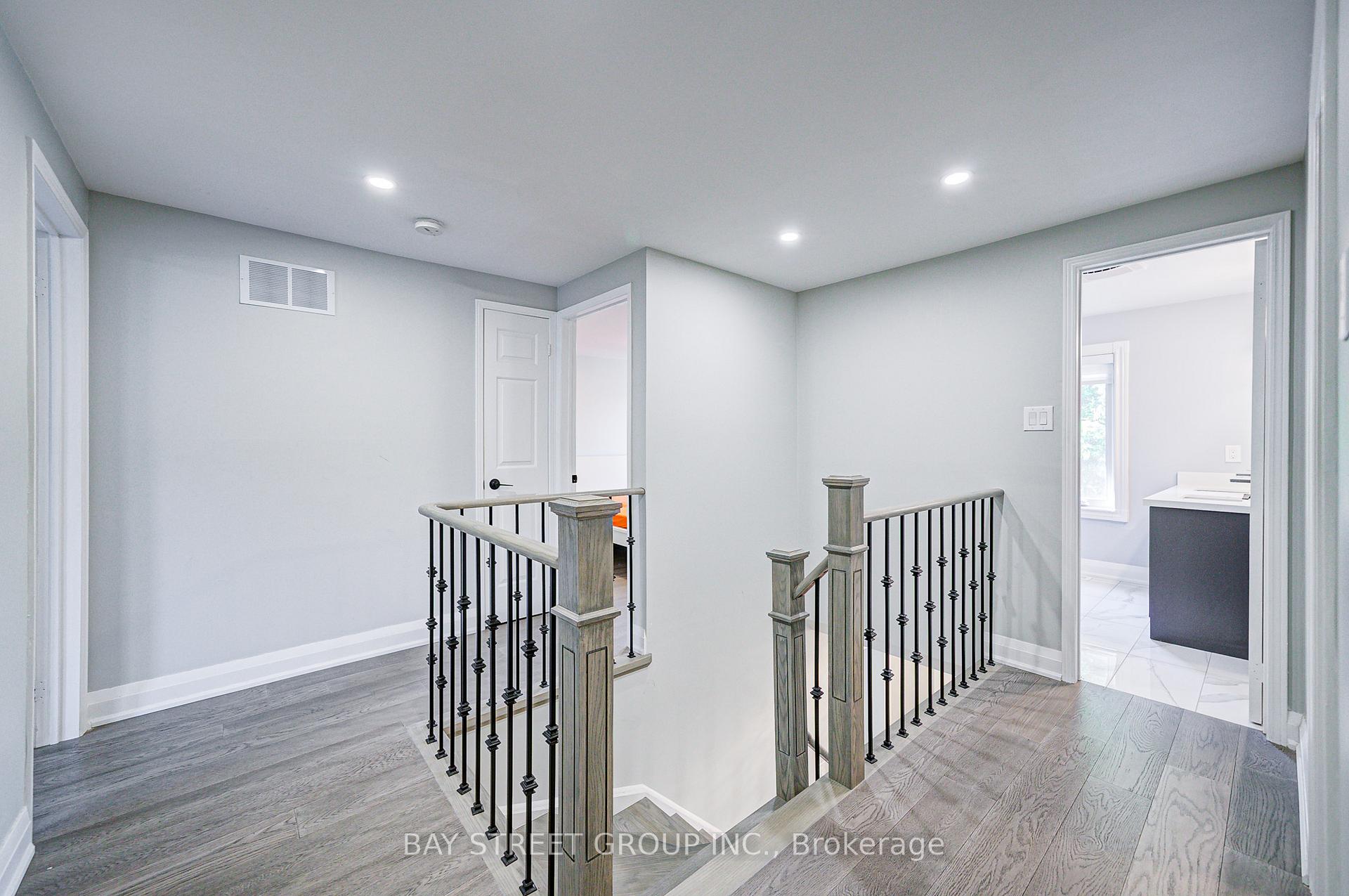 Photo 26 of 31 Lancashire Road, Markham, Unionville — HOMEH