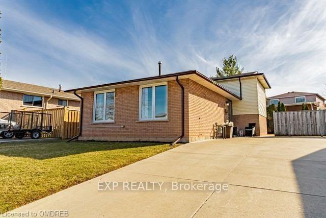 Photo 1 of 26 Greening Avenue, Hamilton, Stoney Creek — HOMEH