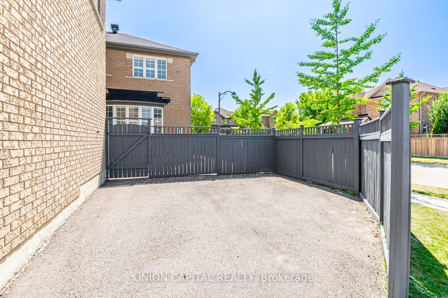 Photo 42 of 18 Honey Glen Avenue, Markham, Cornell — HOMEH