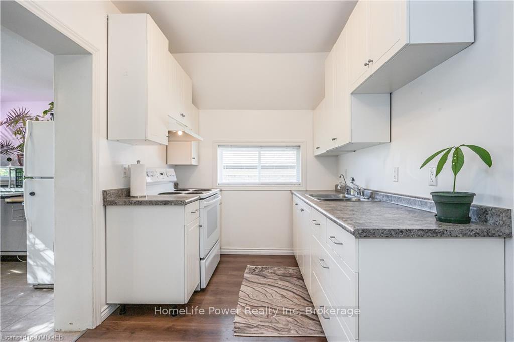 Photo 4 of 19 Wilton Place, Kitchener, City Commercial Core — HOMEH