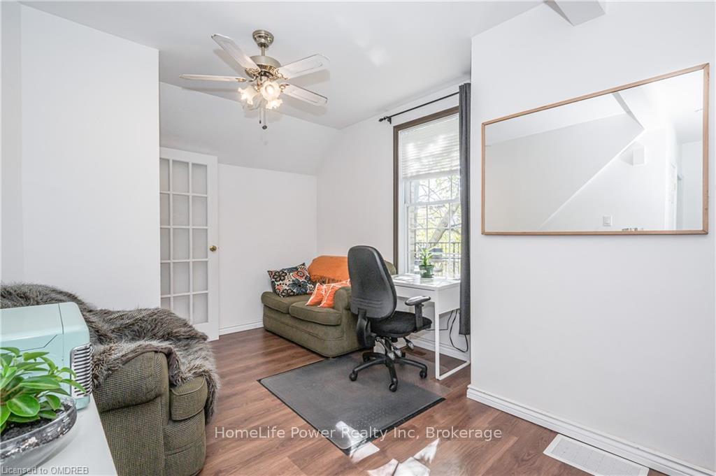 Photo 5 of 19 Wilton Place, Kitchener, City Commercial Core — HOMEH
