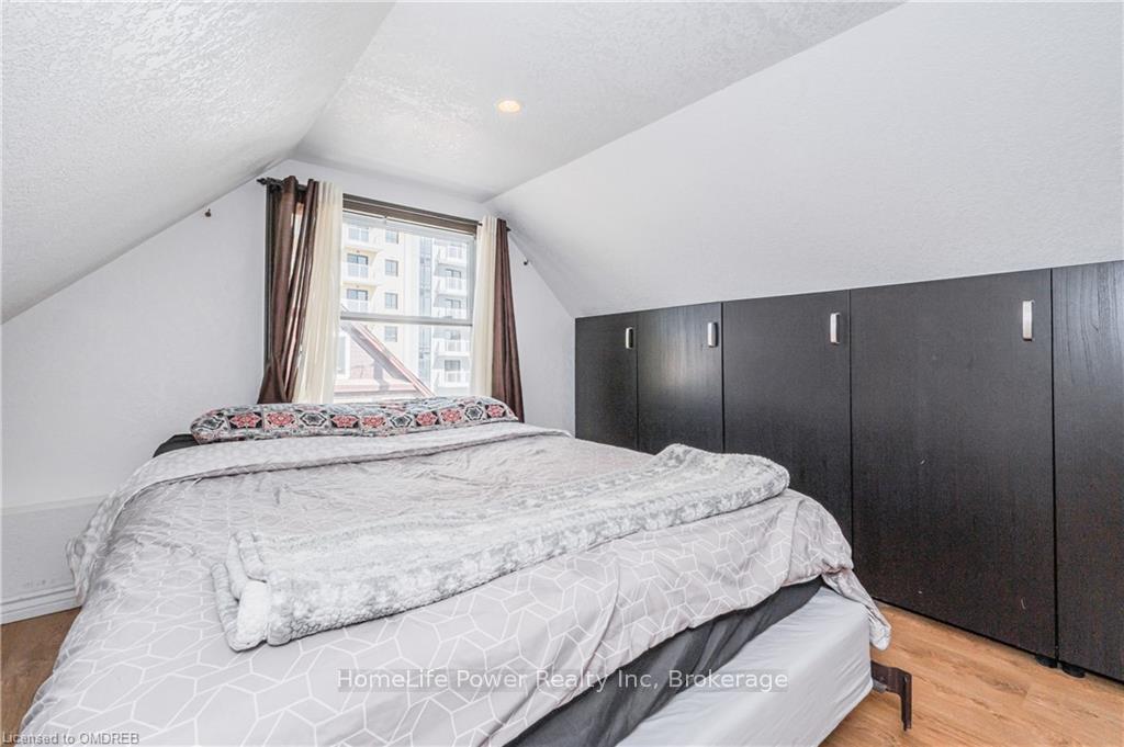 Photo 8 of 19 Wilton Place, Kitchener, City Commercial Core — HOMEH