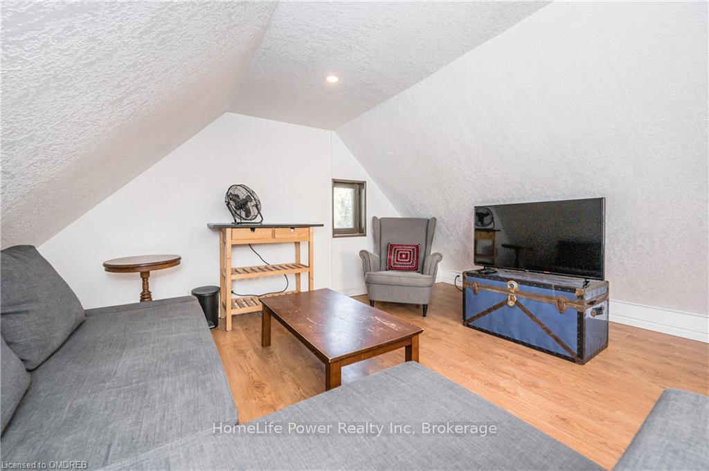 Photo 10 of 19 Wilton Place, Kitchener, City Commercial Core — HOMEH