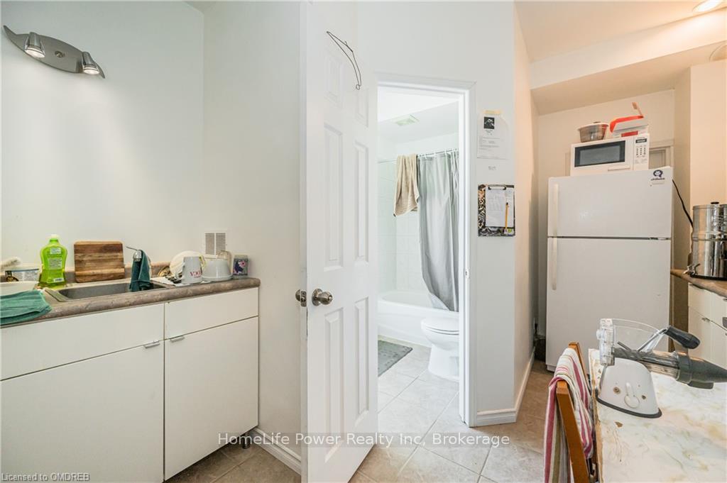 Photo 13 of 19 Wilton Place, Kitchener, City Commercial Core — HOMEH
