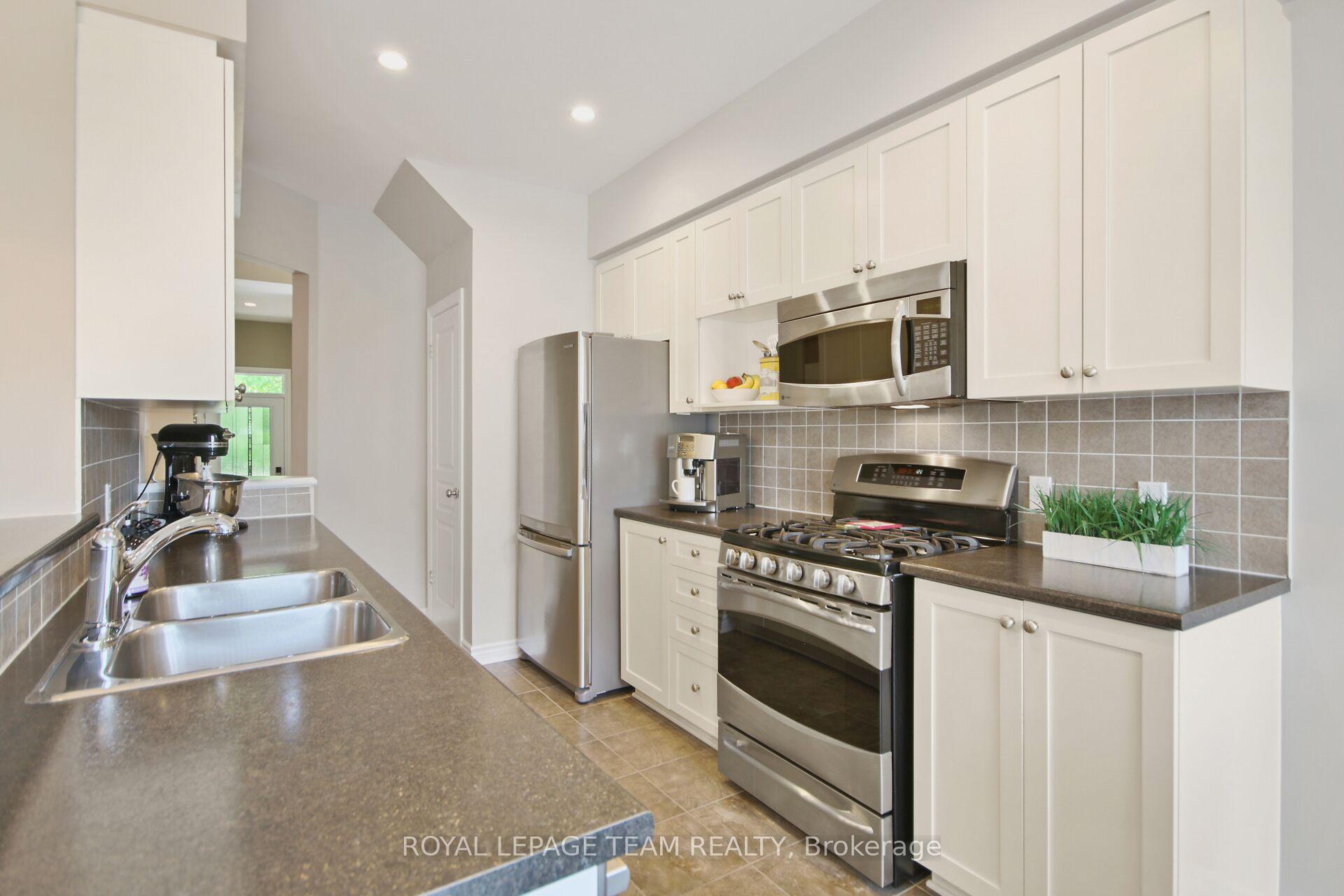 Photo 3 of 254 Celtic Ridge Crescent, Ottawa, Kanata - Morgan's Grant/South March — HOMEH
