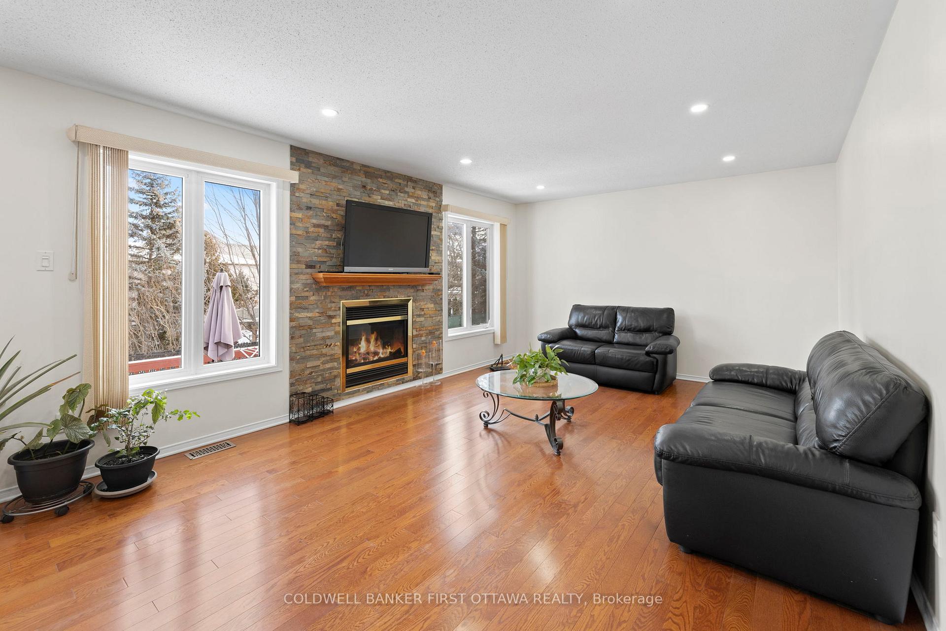 Photo 6 of 152 Flamborough Way, Ottawa, Kanata - Morgan's Grant/South March — HOMEH