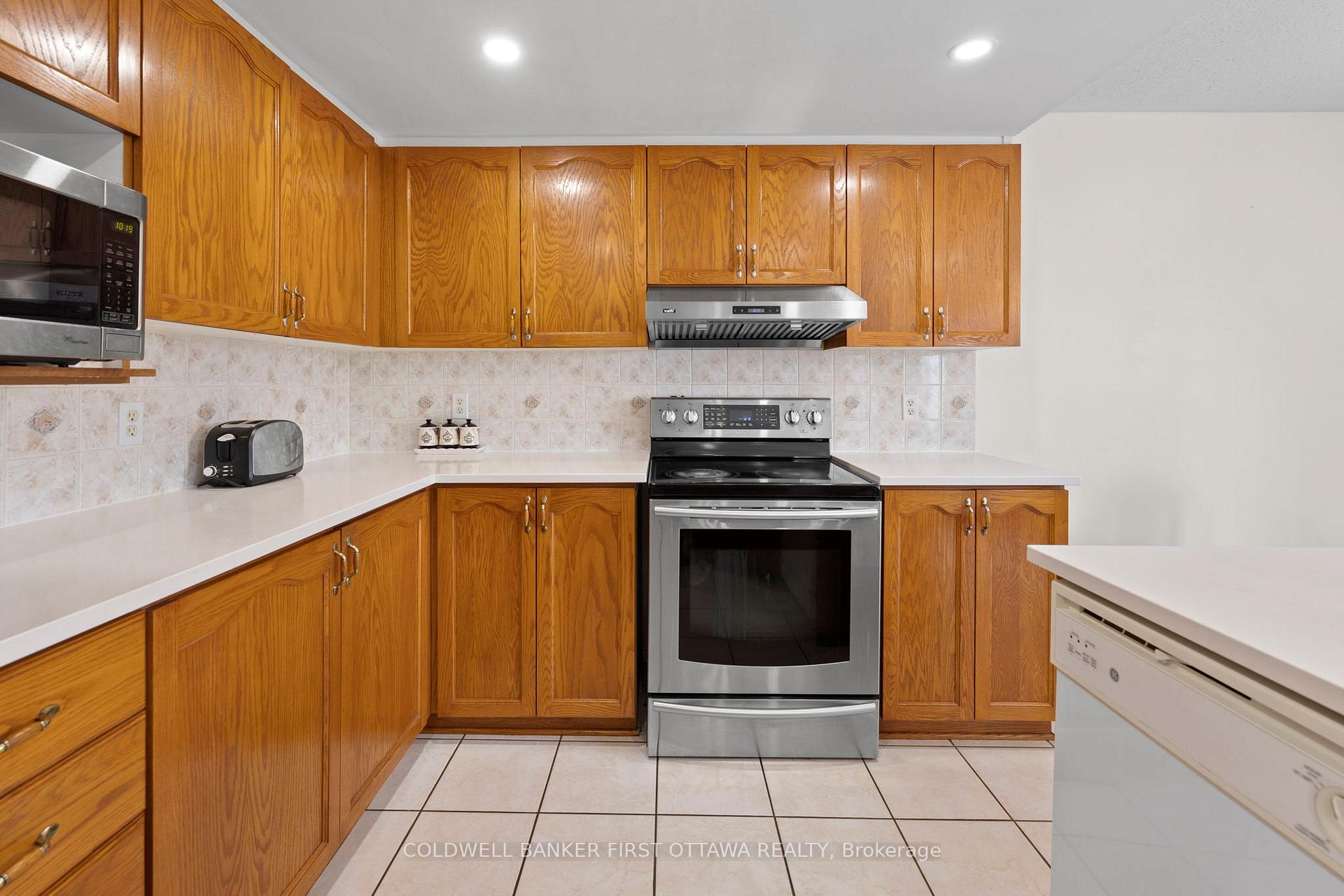 Photo 10 of 152 Flamborough Way, Ottawa, Kanata - Morgan's Grant/South March — HOMEH