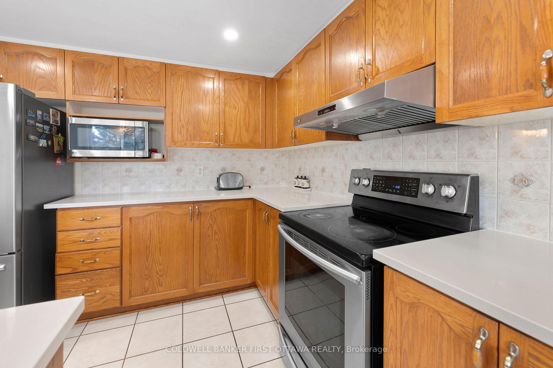 Photo 11 of 152 Flamborough Way, Ottawa, Kanata - Morgan's Grant/South March — HOMEH