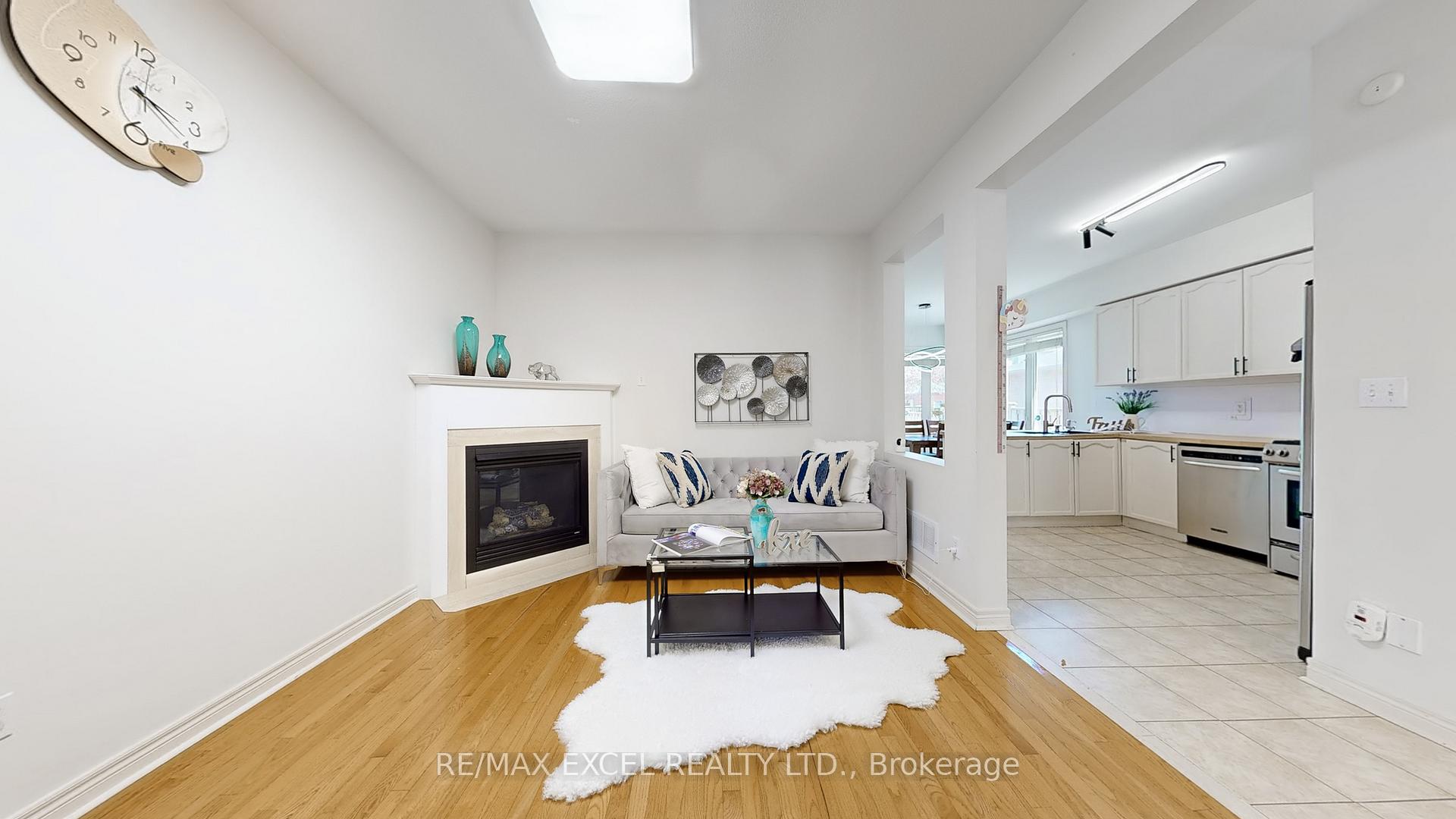Photo 3 of 809 Cornell Rouge Boulevard, Markham, Cornell — HOMEH