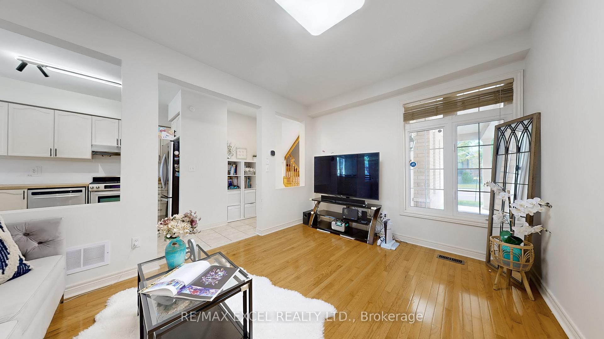 Photo 4 of 809 Cornell Rouge Boulevard, Markham, Cornell — HOMEH