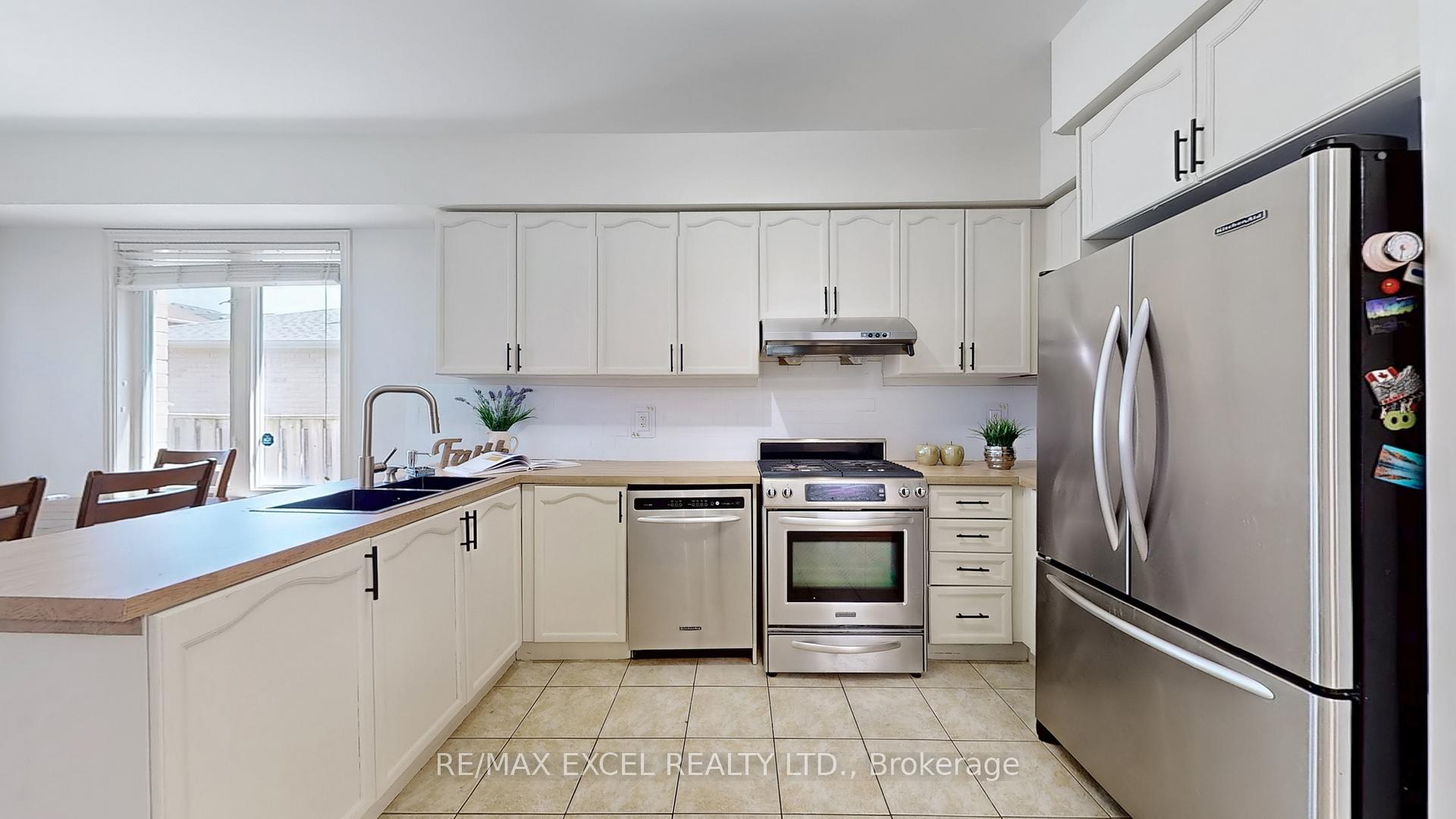 Photo 5 of 809 Cornell Rouge Boulevard, Markham, Cornell — HOMEH