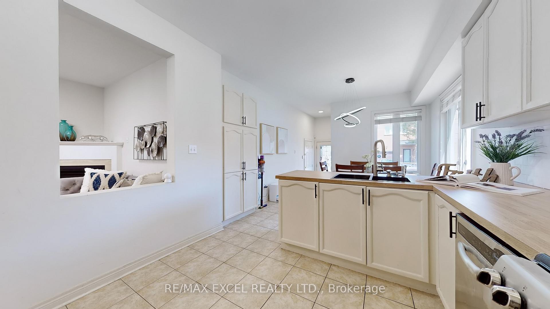 Photo 7 of 809 Cornell Rouge Boulevard, Markham, Cornell — HOMEH
