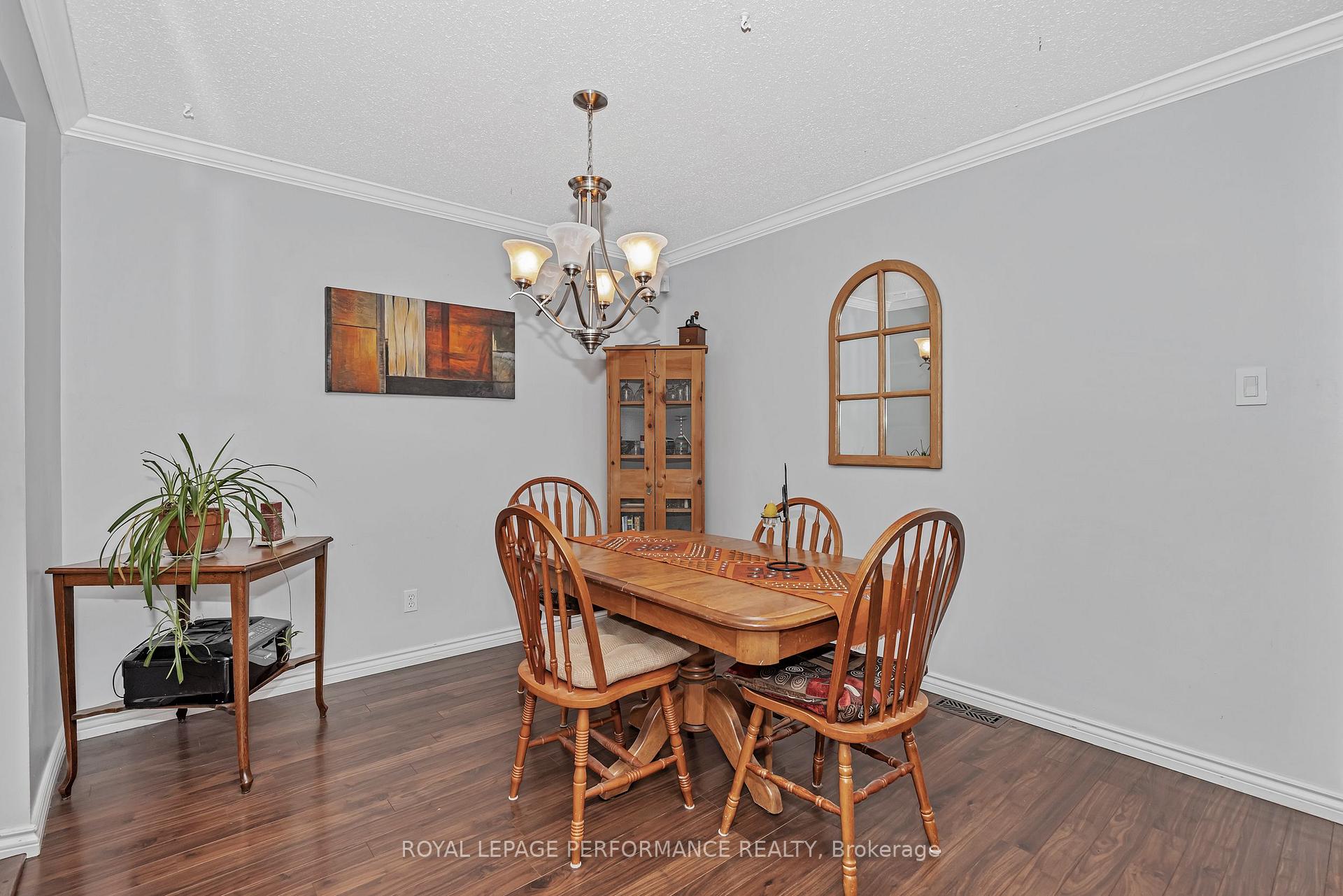 Photo 8 of 47 Birchbank Crescent, Ottawa, Kanata - Bridlewood — HOMEH