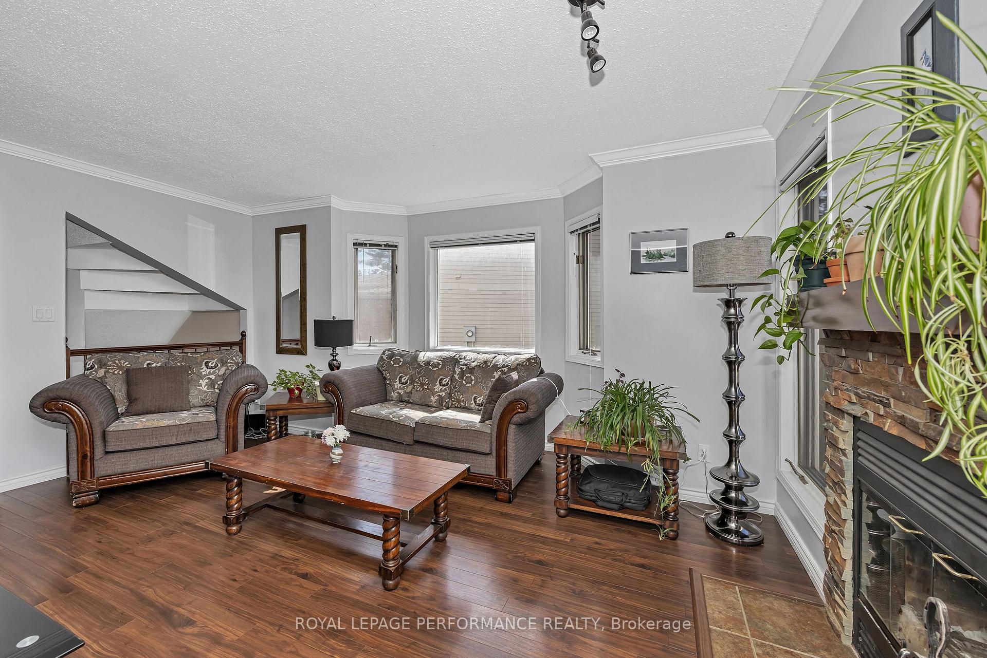 Photo 10 of 47 Birchbank Crescent, Ottawa, Kanata - Bridlewood — HOMEH