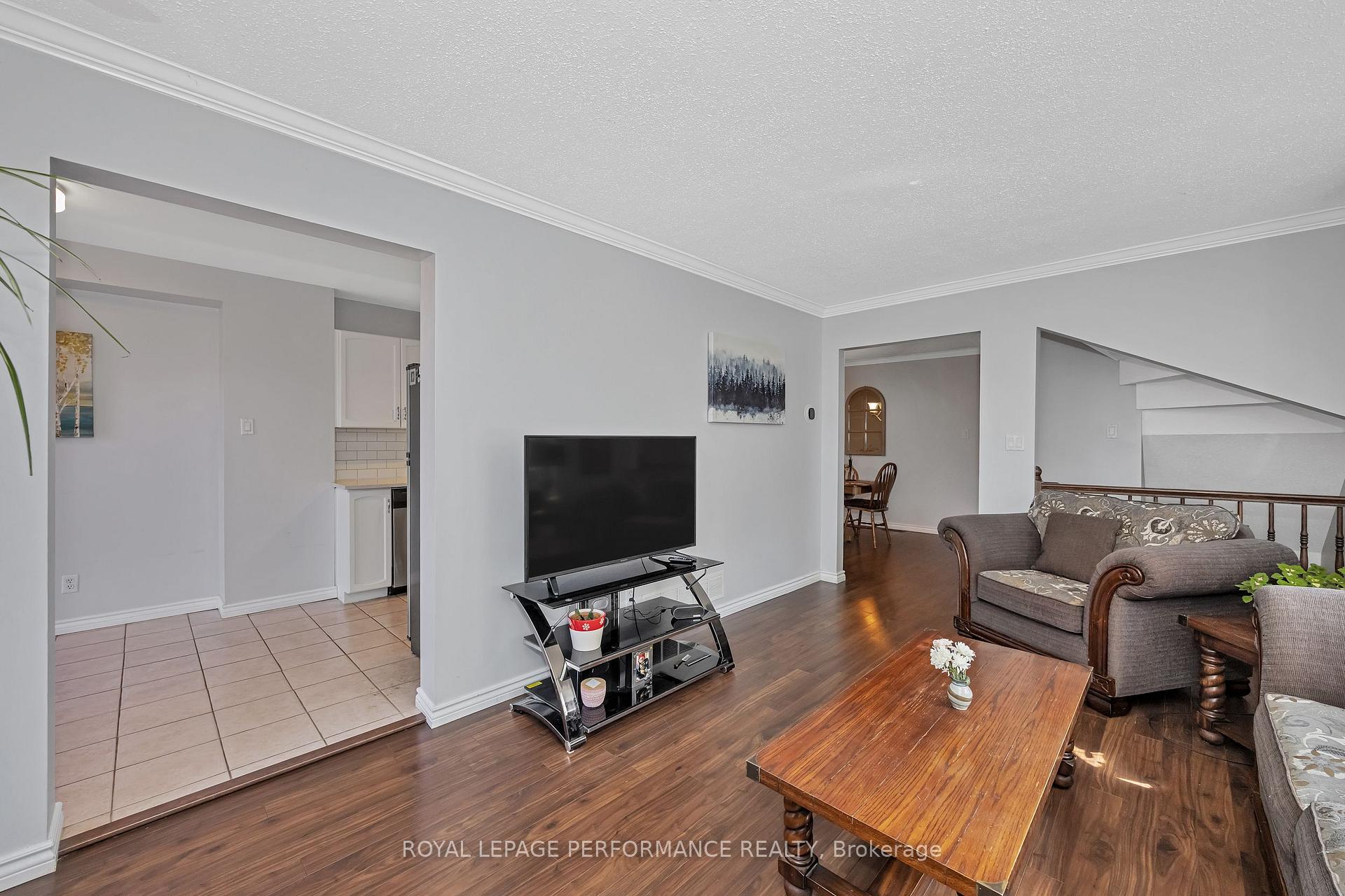Photo 11 of 47 Birchbank Crescent, Ottawa, Kanata - Bridlewood — HOMEH