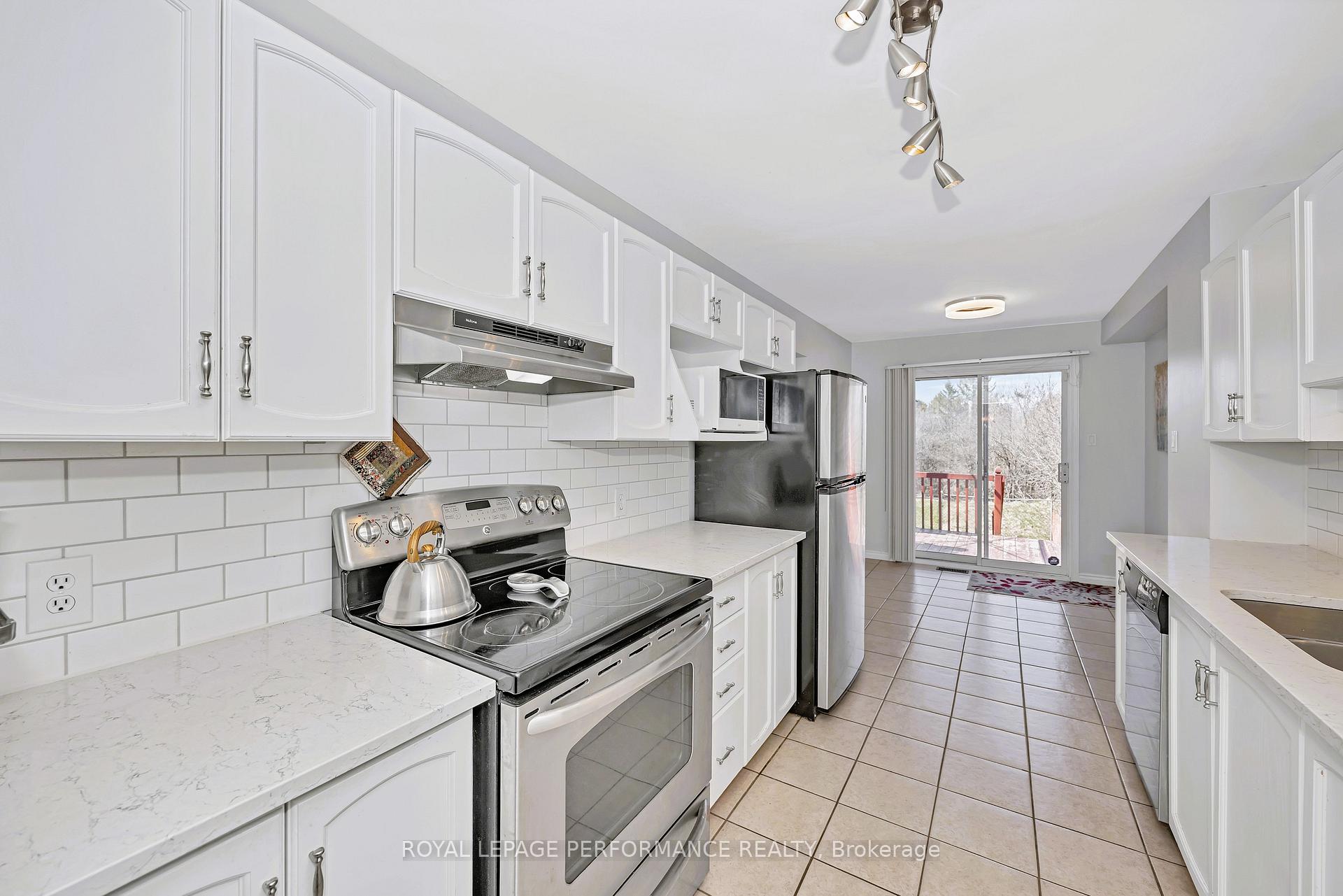 Photo 13 of 47 Birchbank Crescent, Ottawa, Kanata - Bridlewood — HOMEH