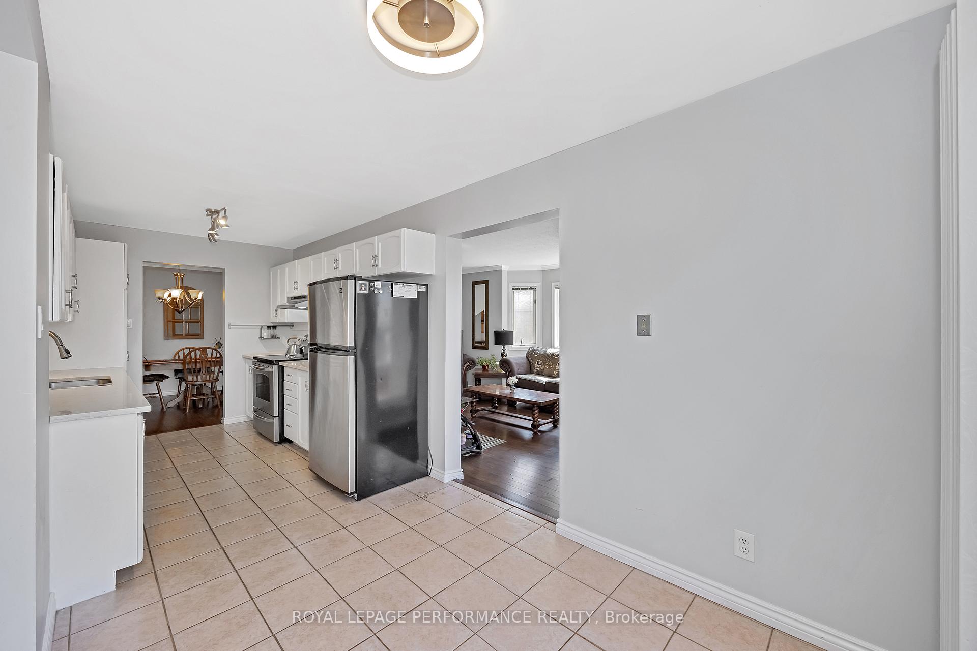 Photo 16 of 47 Birchbank Crescent, Ottawa, Kanata - Bridlewood — HOMEH