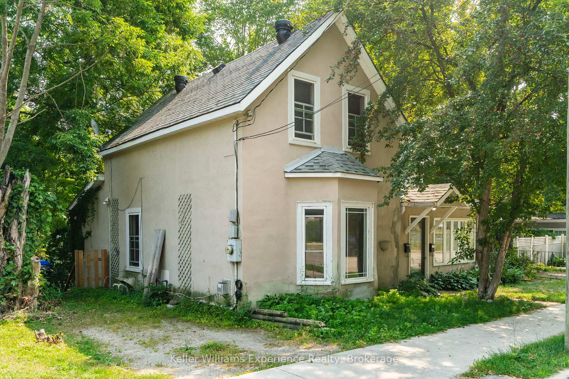 Photo 2 of 361 Third Street, Midland — HOMEH