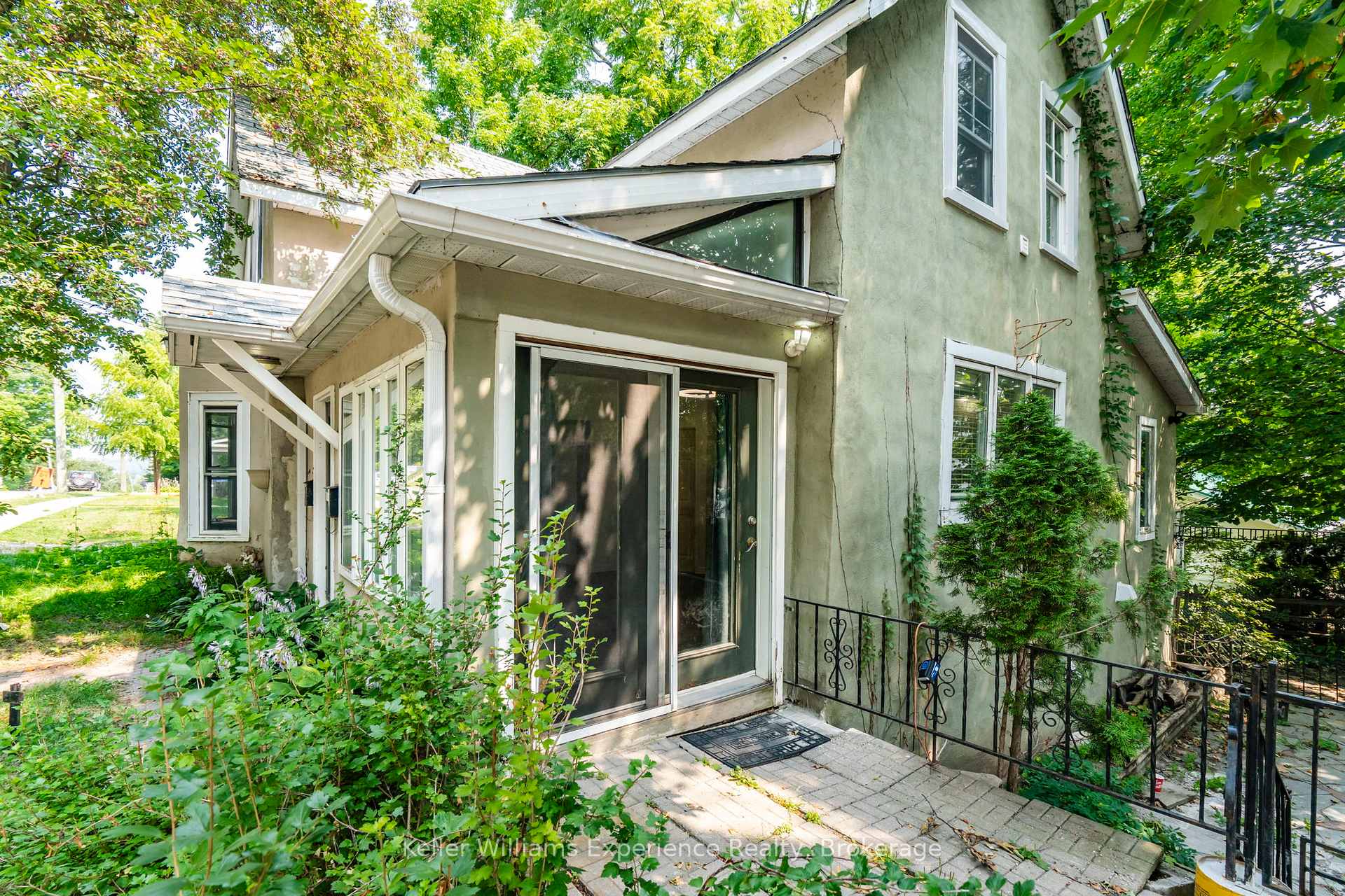Photo 3 of 361 Third Street, Midland — HOMEH