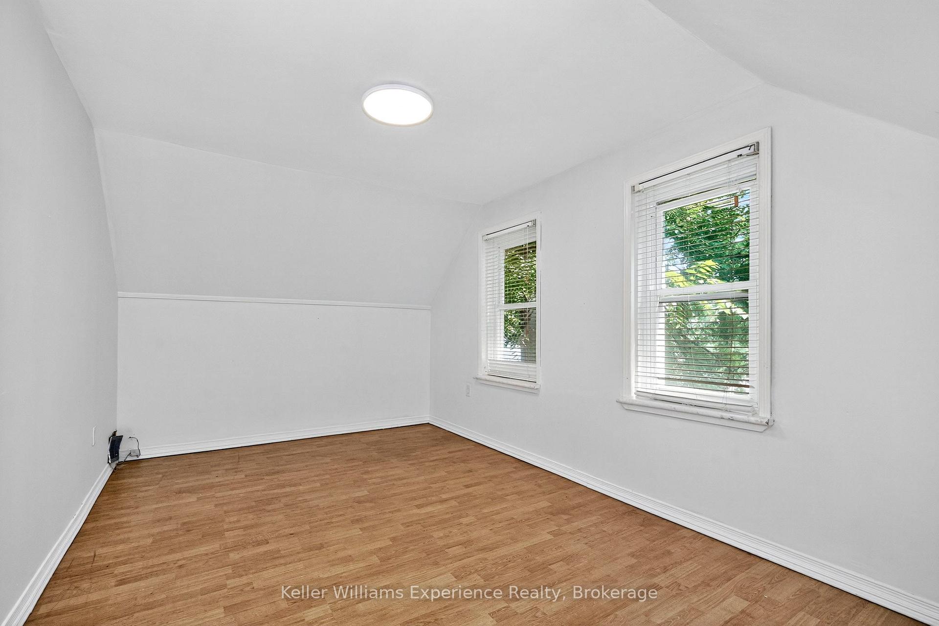 Photo 16 of 361 Third Street, Midland — HOMEH