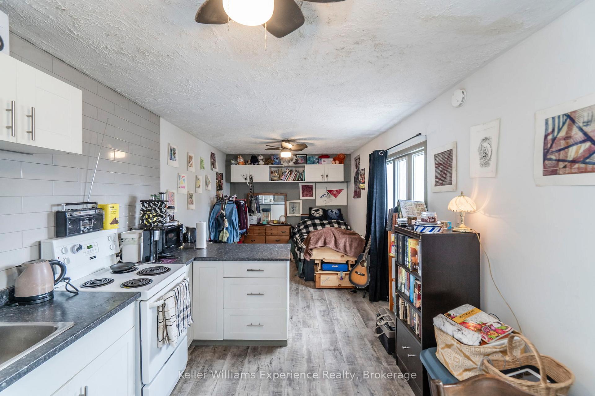 Photo 24 of 361 Third Street, Midland — HOMEH