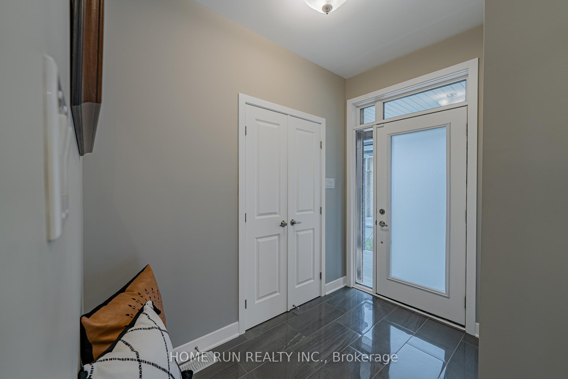 Photo 5 of 44 Thunderbolt Street, Ottawa, Kanata - Emerald Meadows/Trailwest — HOMEH