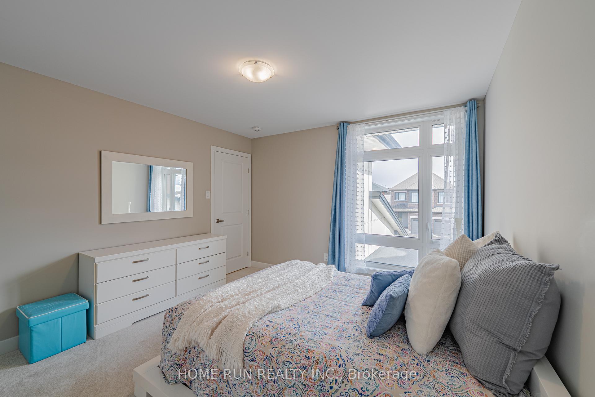 Photo 38 of 44 Thunderbolt Street, Ottawa, Kanata - Emerald Meadows/Trailwest — HOMEH