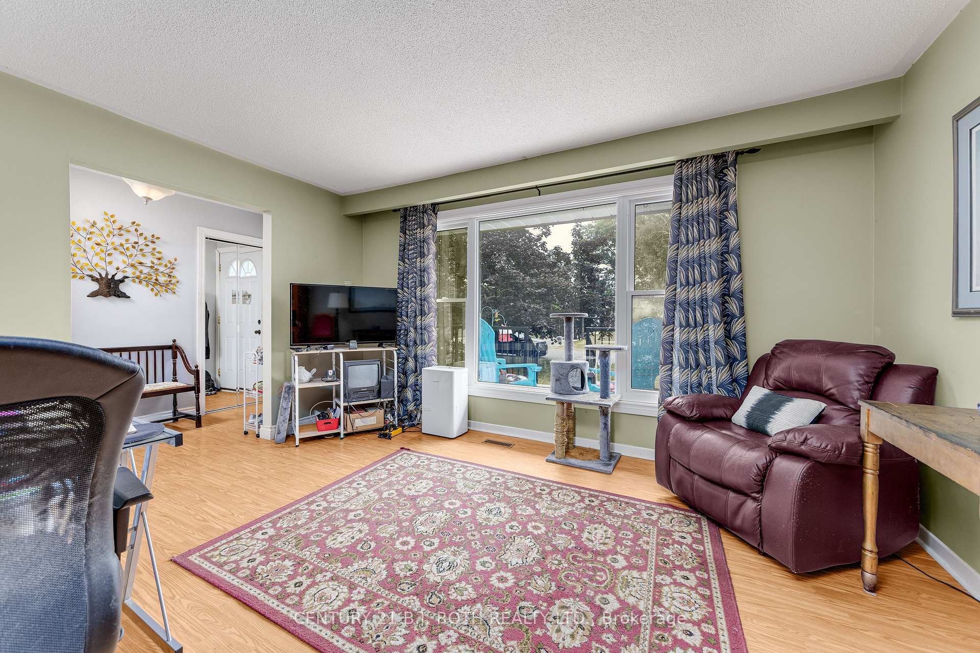 Photo 13 of 997 Glen Bogie Crescent, Midland — HOMEH