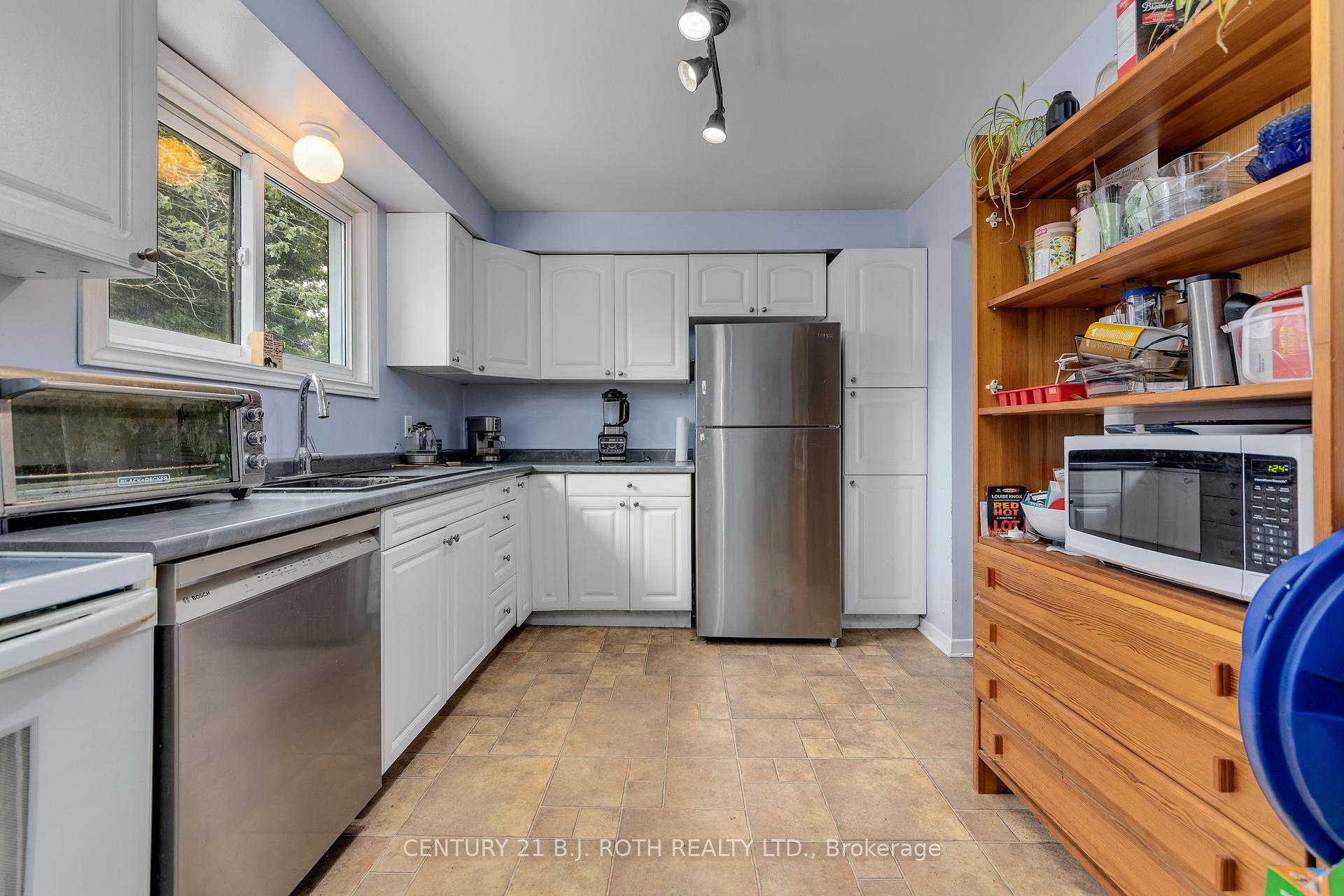 Photo 18 of 997 Glen Bogie Crescent, Midland — HOMEH