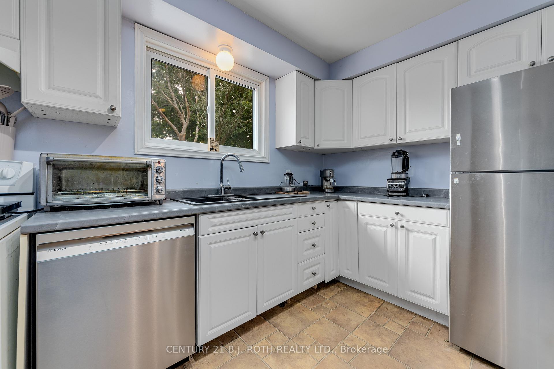 Photo 19 of 997 Glen Bogie Crescent, Midland — HOMEH