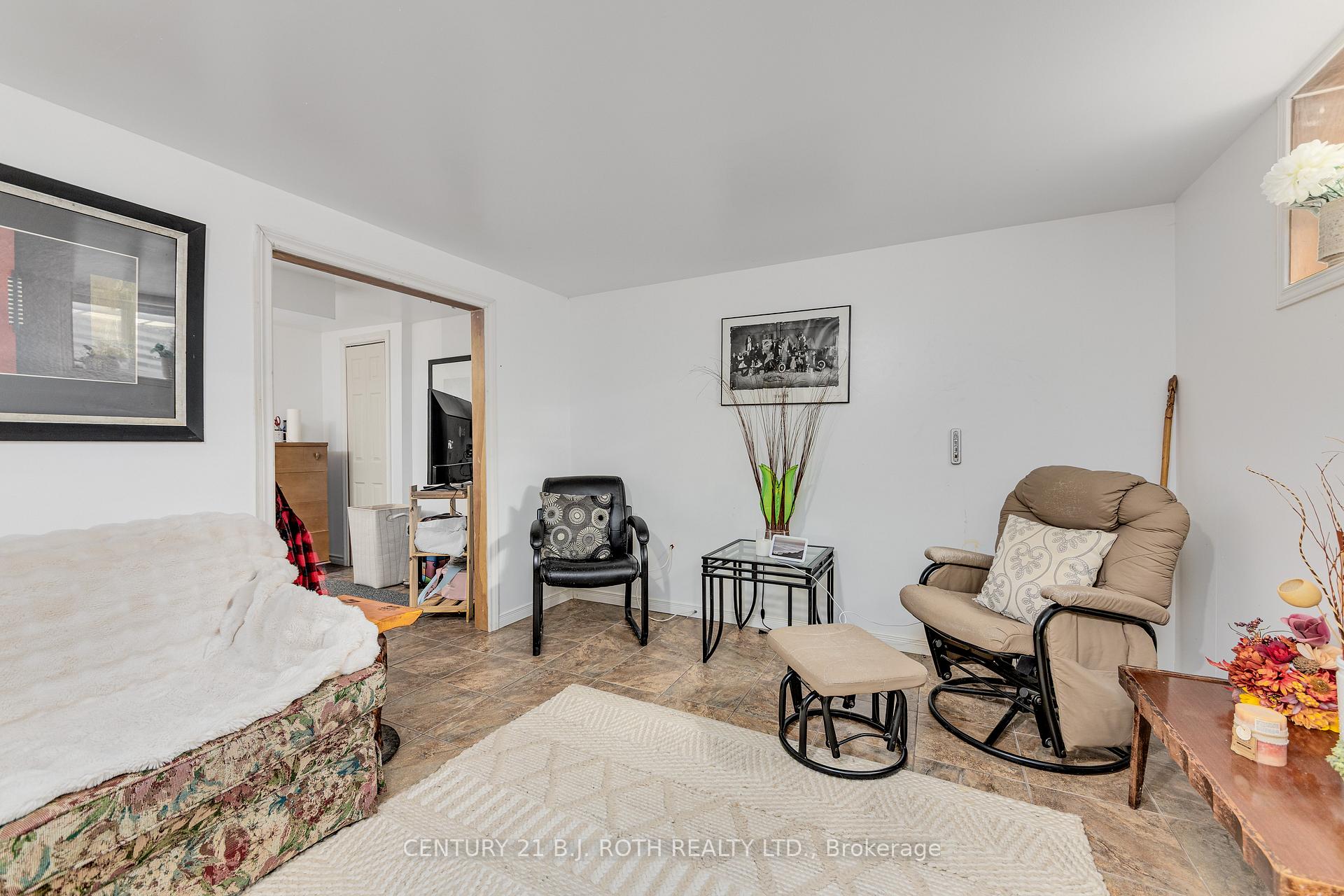 Photo 32 of 997 Glen Bogie Crescent, Midland — HOMEH