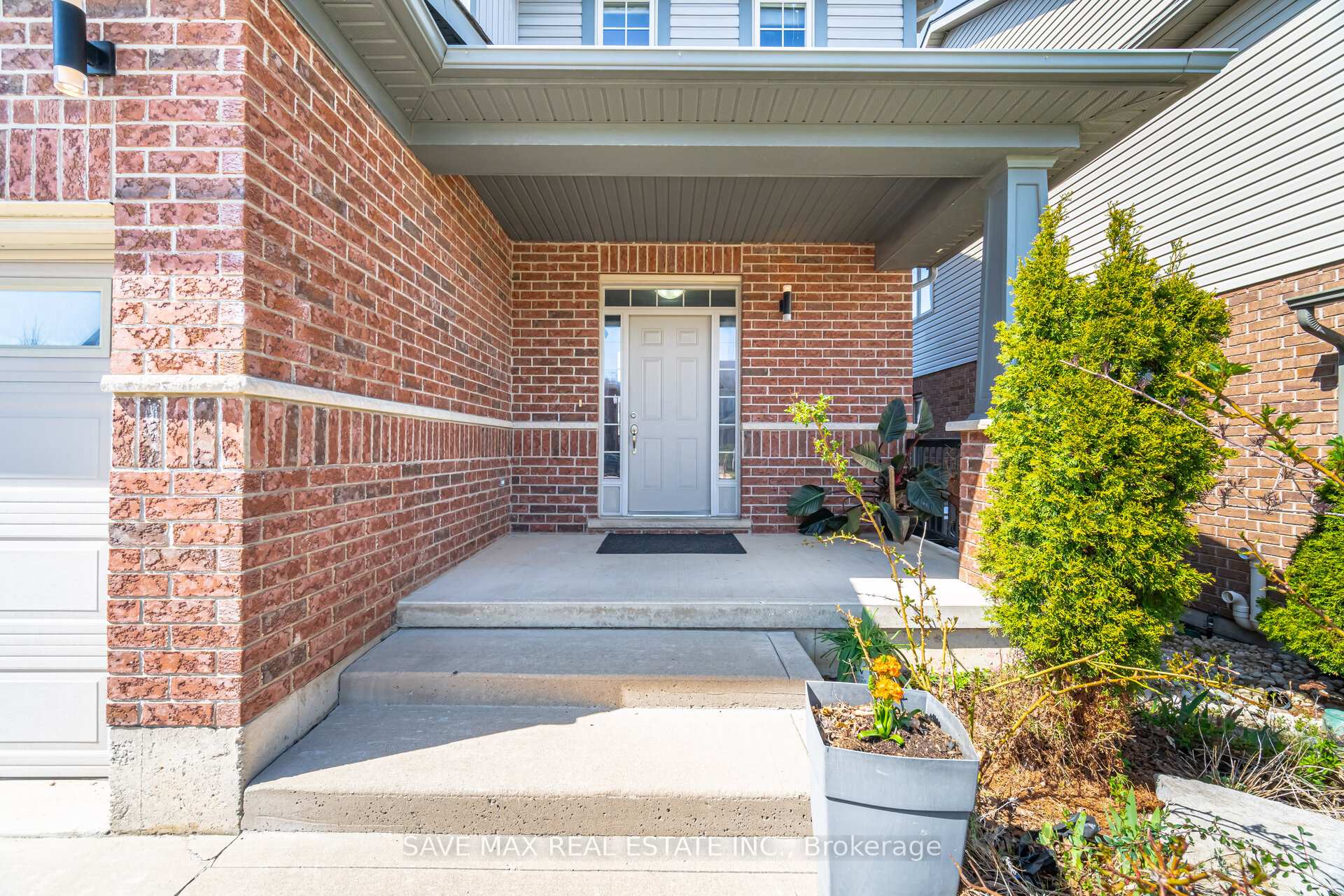 Photo 4 of 334 Zeller Drive, Kitchener, Grand River South — HOMEH