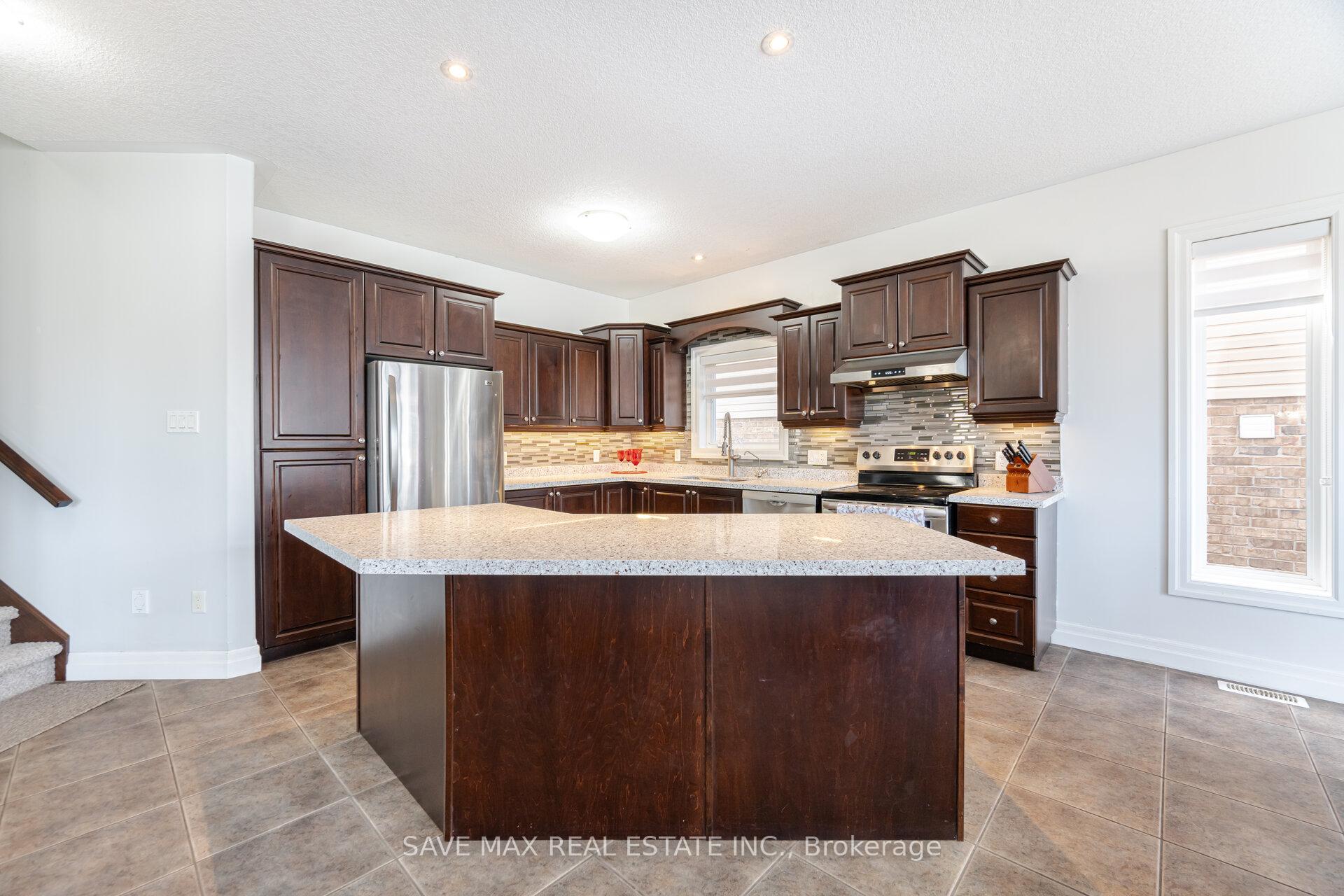 Photo 15 of 334 Zeller Drive, Kitchener, Grand River South — HOMEH