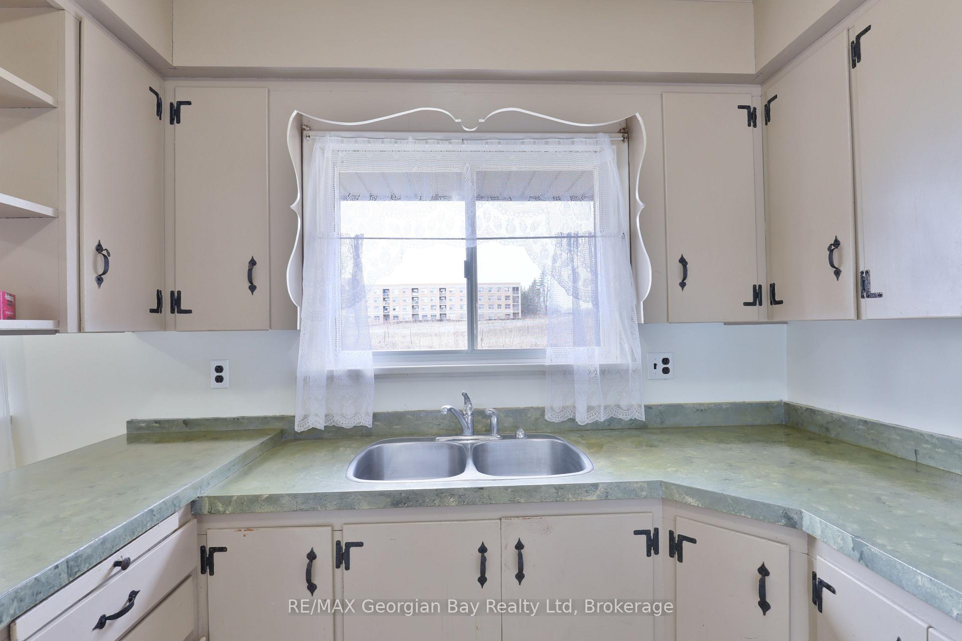 Photo 8 of 324 Norene Street, Midland — HOMEH