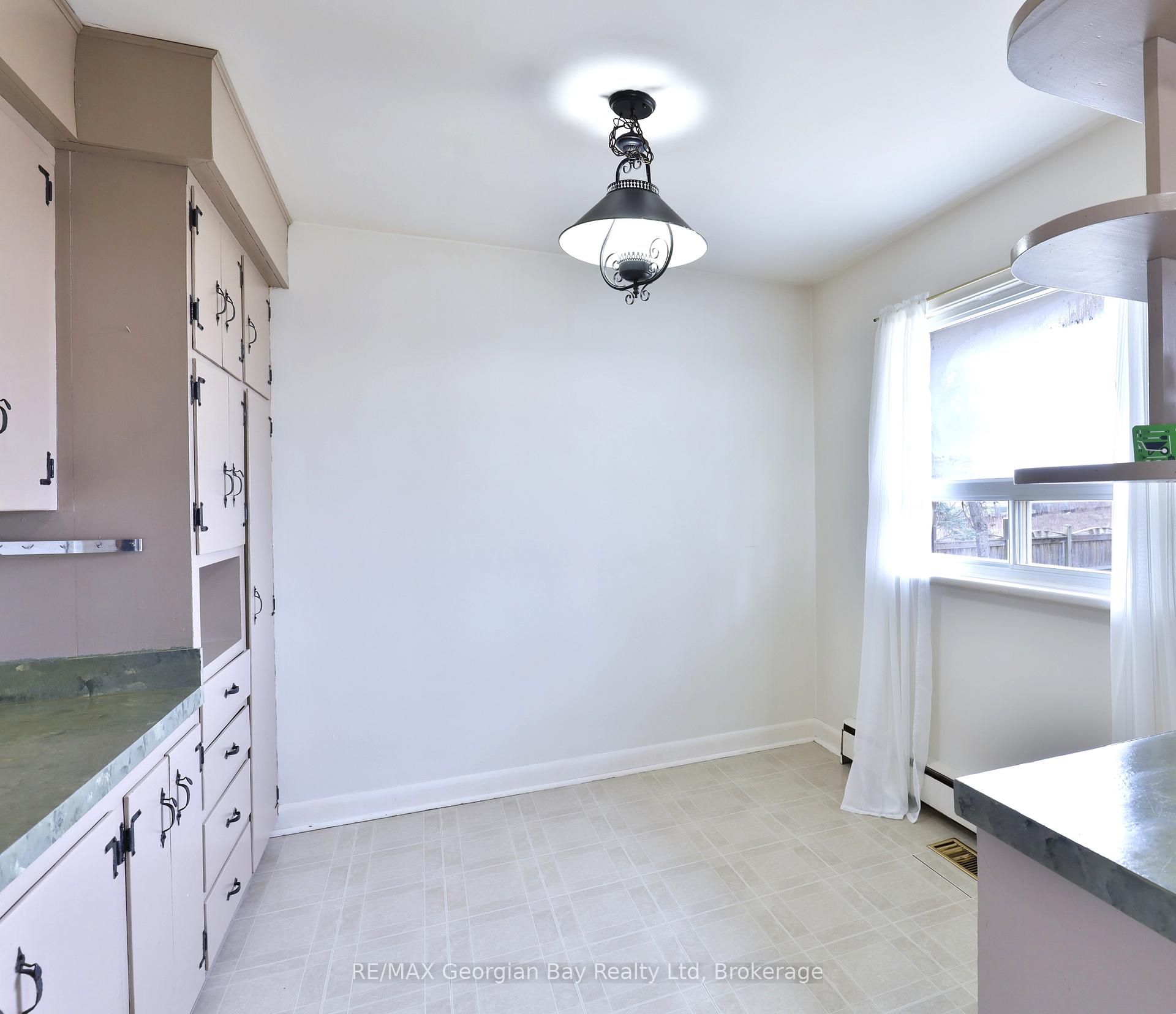 Photo 9 of 324 Norene Street, Midland — HOMEH