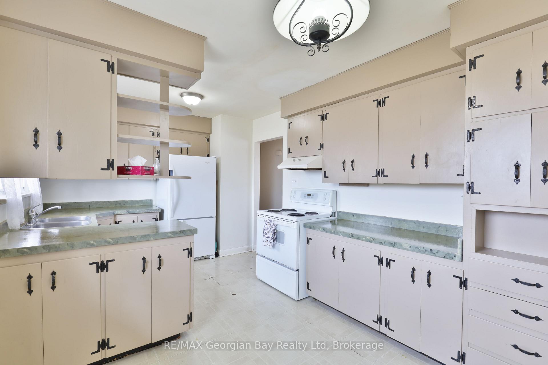 Photo 10 of 324 Norene Street, Midland — HOMEH