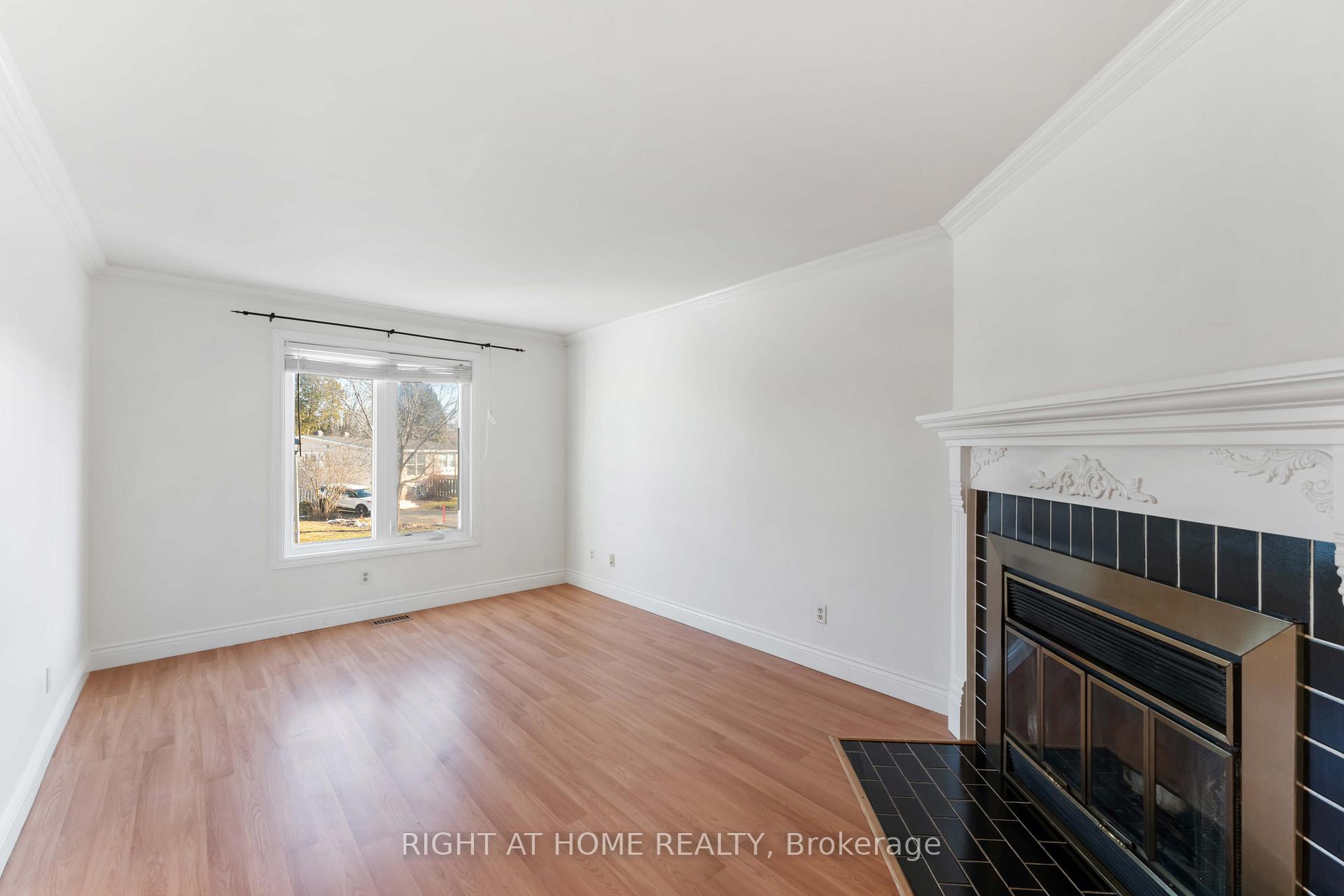 Photo 8 of 144 Glamorgan Drive, Ottawa, Kanata - Glencairn/Hazeldean — HOMEH