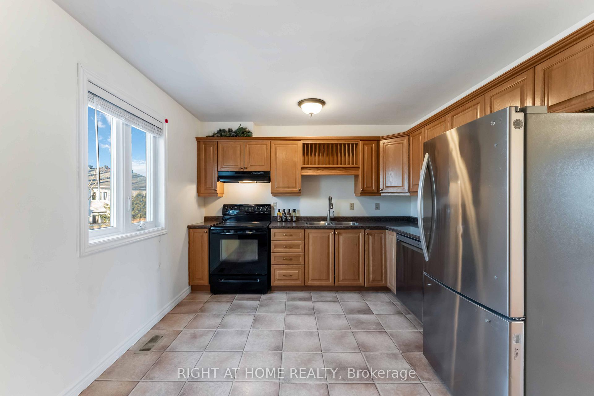 Photo 15 of 144 Glamorgan Drive, Ottawa, Kanata - Glencairn/Hazeldean — HOMEH