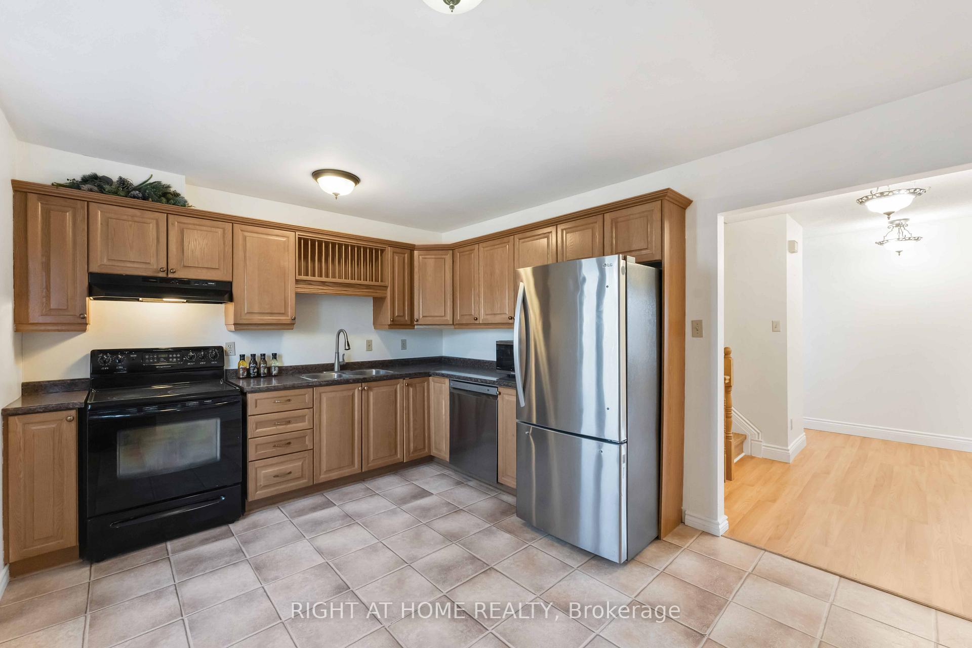 Photo 16 of 144 Glamorgan Drive, Ottawa, Kanata - Glencairn/Hazeldean — HOMEH