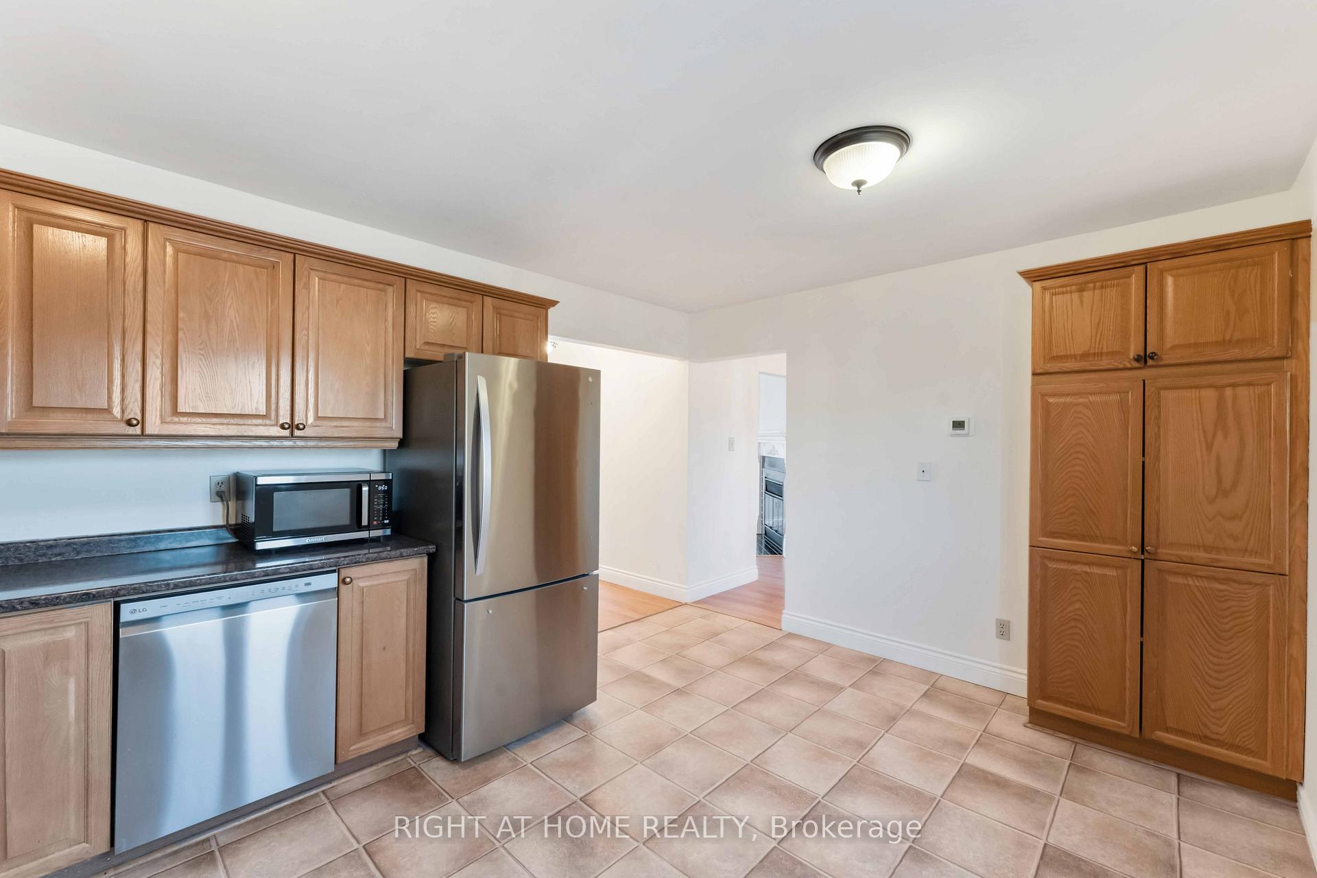 Photo 17 of 144 Glamorgan Drive, Ottawa, Kanata - Glencairn/Hazeldean — HOMEH