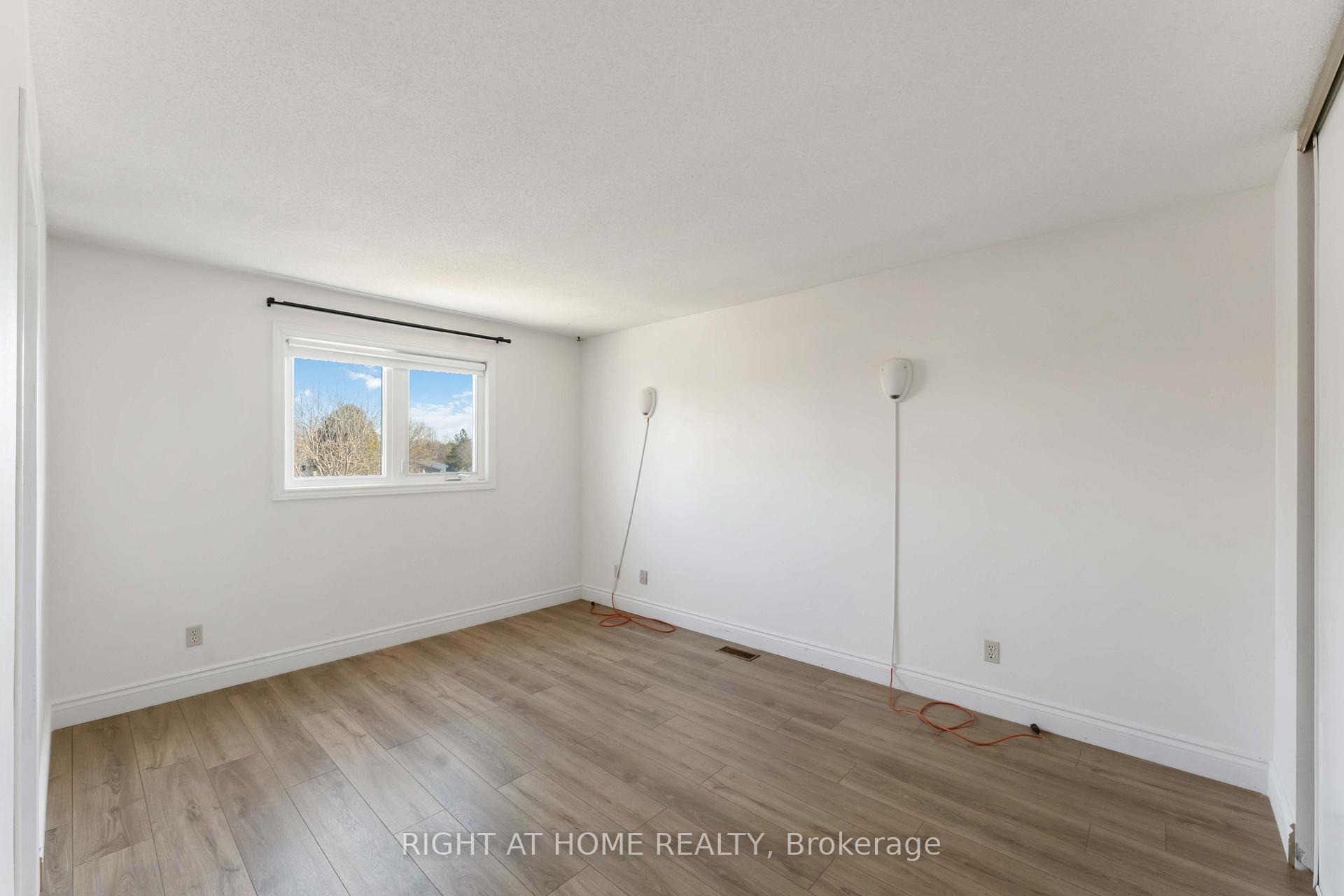 Photo 20 of 144 Glamorgan Drive, Ottawa, Kanata - Glencairn/Hazeldean — HOMEH