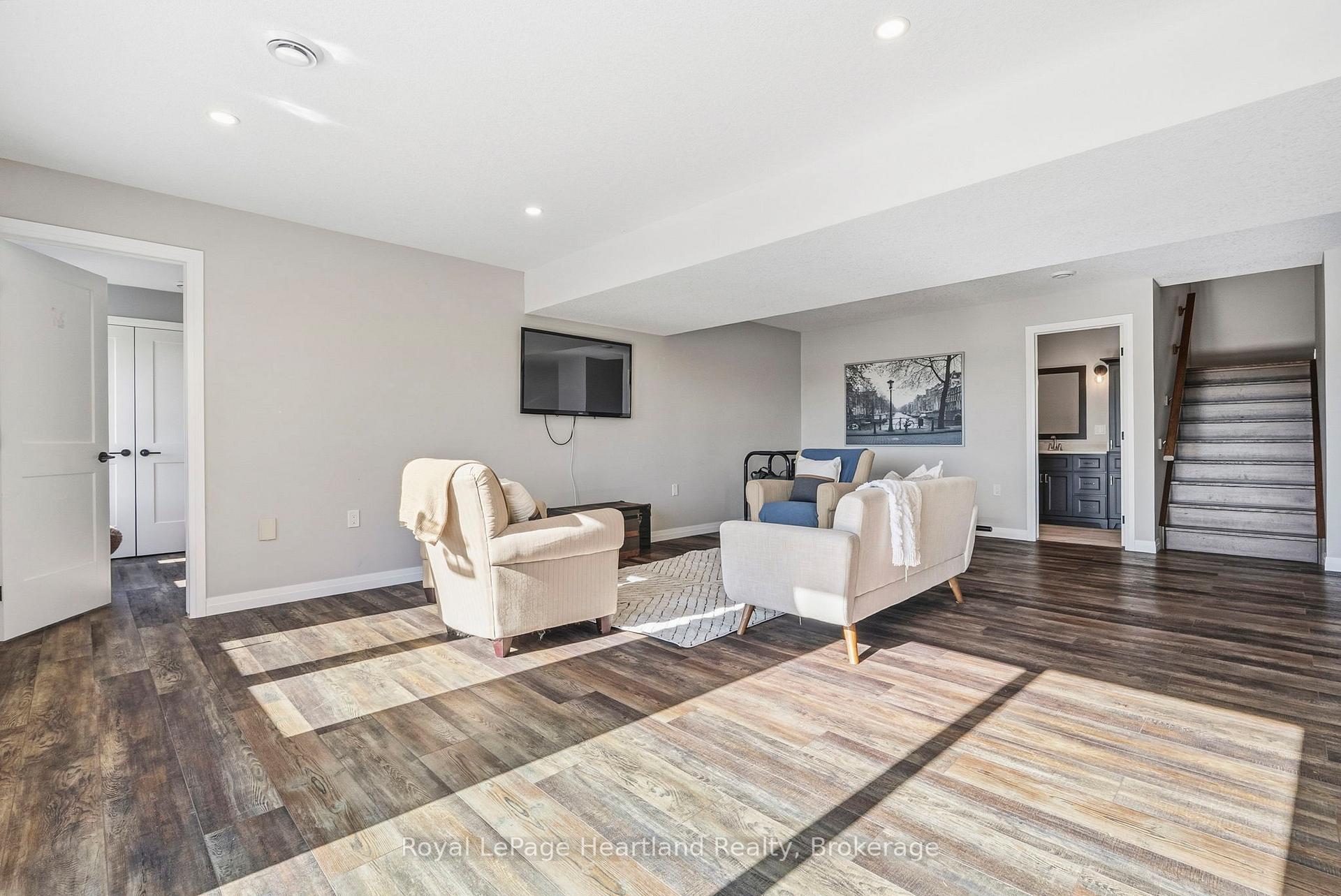 Photo 28 of 18 Minto Street S, Minto — HOMEH